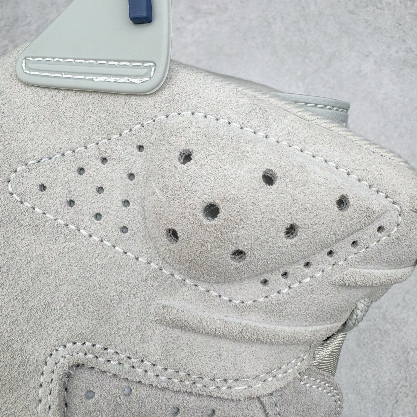 图片[18]-＃K版纯原 Air Jordan AJ6 Retro \\\”Georgetown\\\” 乔治城灰蓝 CT8529-012 原楦原纸板开发 采购原厂皮料 原厂定型 后跟完美效果 到手可放心比对发售原鞋 上脚百分百充当正品驾驭 真正原装公司级完美鞋型 一切细节实拍所见所得 纸板中底、钢印 完美版型 一应俱全外贸专供 发国外寄售可稳妥充正操作 实拍调校N版已经零色差零失真 百分百还原实物色彩所见即所得 不存在货不对板色差等低级问题 选购参考实物拍摄 不混卖不参货 只用心做好货严格选品 承诺混一赔十 尺码：40 40.5 41 42 42.5 43 44 44.5 45 46 47.5-选品中心