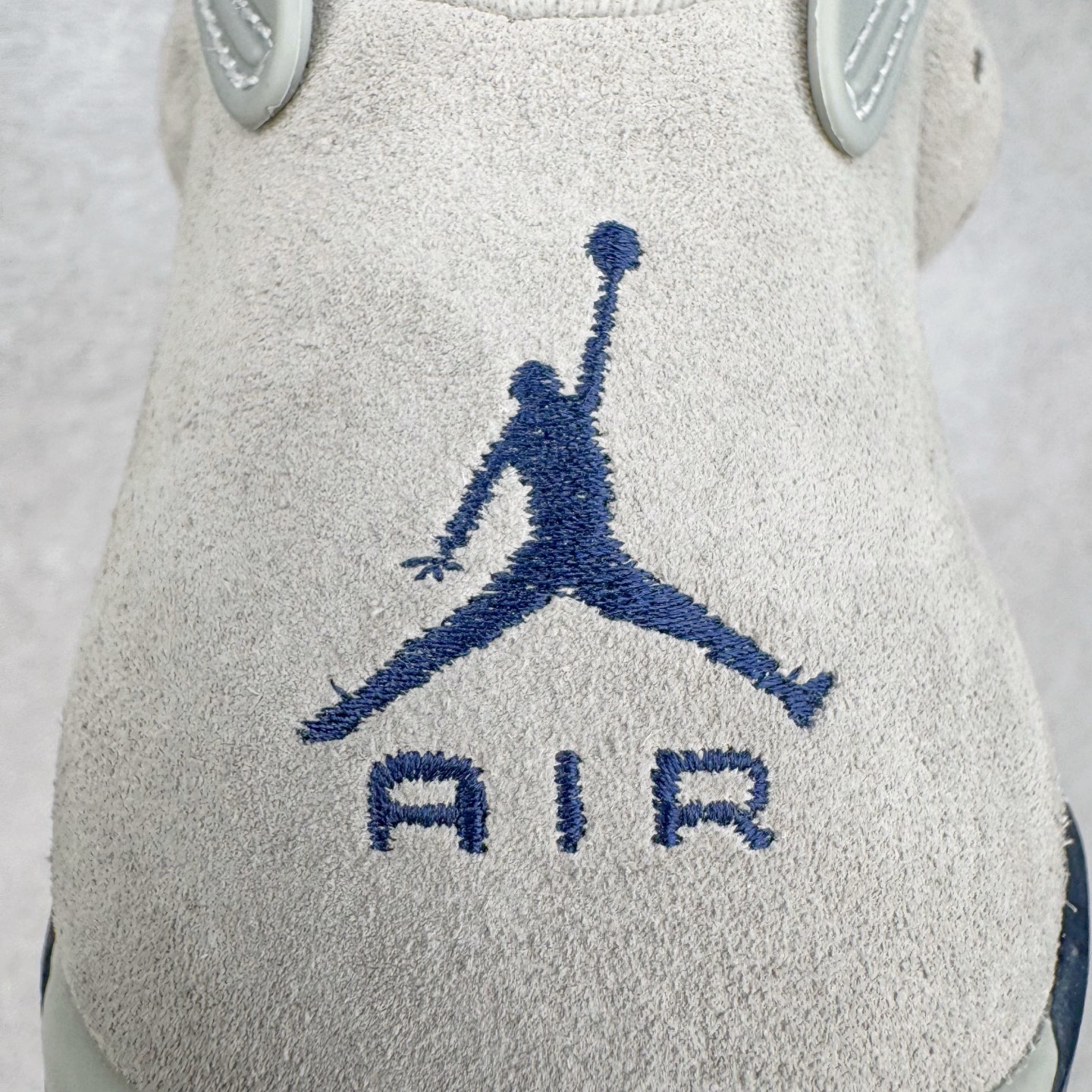 图片[10]-＃K版纯原 Air Jordan AJ6 Retro \\\”Georgetown\\\” 乔治城灰蓝 CT8529-012 原楦原纸板开发 采购原厂皮料 原厂定型 后跟完美效果 到手可放心比对发售原鞋 上脚百分百充当正品驾驭 真正原装公司级完美鞋型 一切细节实拍所见所得 纸板中底、钢印 完美版型 一应俱全外贸专供 发国外寄售可稳妥充正操作 实拍调校N版已经零色差零失真 百分百还原实物色彩所见即所得 不存在货不对板色差等低级问题 选购参考实物拍摄 不混卖不参货 只用心做好货严格选品 承诺混一赔十 尺码：40 40.5 41 42 42.5 43 44 44.5 45 46 47.5-选品中心