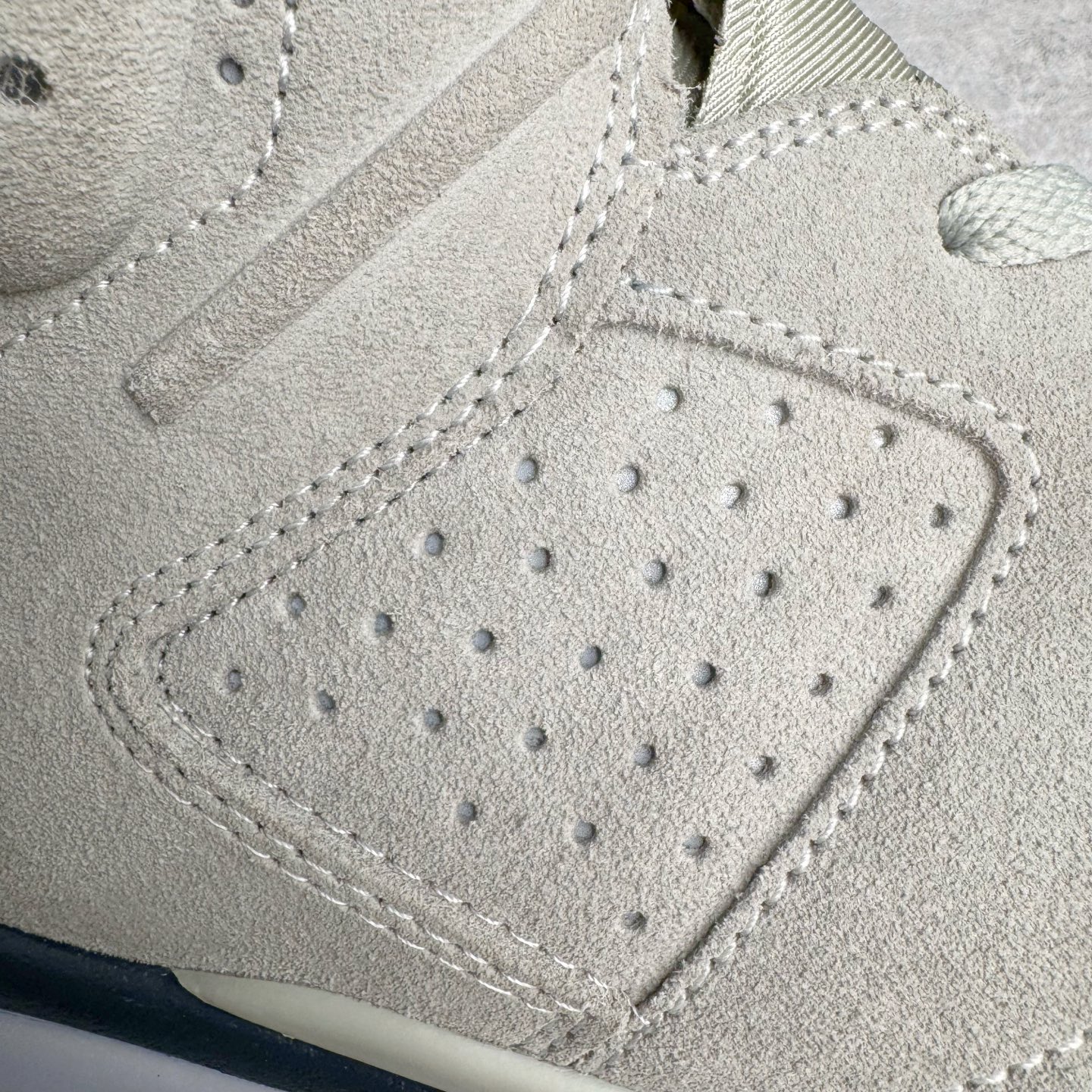 图片[13]-＃K版纯原 Air Jordan AJ6 Retro \\\”Georgetown\\\” 乔治城灰蓝 CT8529-012 原楦原纸板开发 采购原厂皮料 原厂定型 后跟完美效果 到手可放心比对发售原鞋 上脚百分百充当正品驾驭 真正原装公司级完美鞋型 一切细节实拍所见所得 纸板中底、钢印 完美版型 一应俱全外贸专供 发国外寄售可稳妥充正操作 实拍调校N版已经零色差零失真 百分百还原实物色彩所见即所得 不存在货不对板色差等低级问题 选购参考实物拍摄 不混卖不参货 只用心做好货严格选品 承诺混一赔十 尺码：40 40.5 41 42 42.5 43 44 44.5 45 46 47.5-选品中心