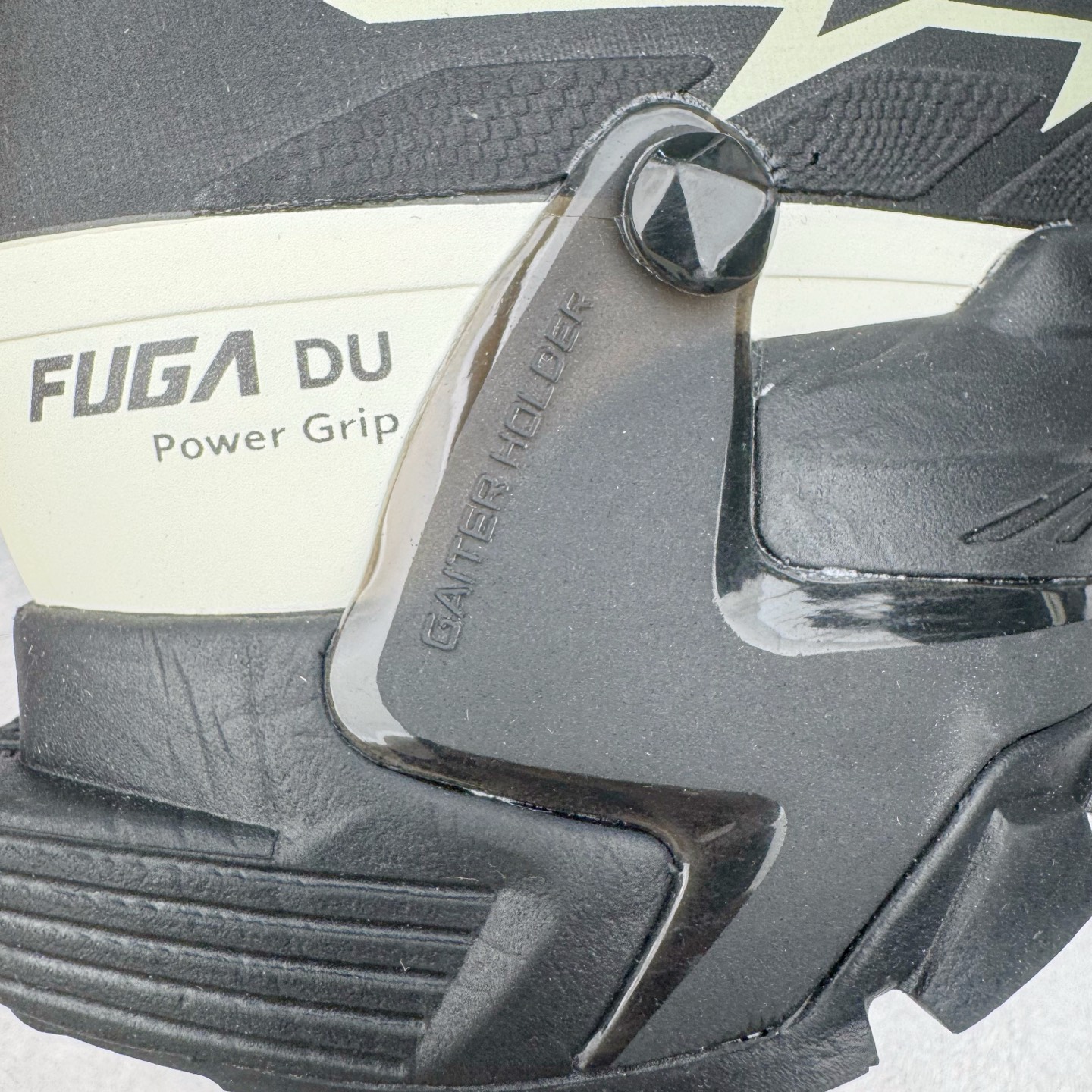 图片[14]-KAILAS FUGA DU BOA 凯乐石 黑山大坡王越野机能跑鞋 这双黑山整体呈现了多样的黑灰银搭配 鞋面主体部分采用网状薄翼材质中底是大坡王最具特色的山形结构 鞋带采用 BOA 旋钮快速穿脱系统 Vibram Megagrip 延续大坡王超强抓地 多重元素组合而成的造型和颜色设计让整双鞋观感丰富而又统一 整双鞋的技术和材料应用使得科技感十足颜色和脚感适合各类场景和场所穿着！ 尺码：36 36.5 37 37.5 38 39 39.5 40 41 41.5 42 42.5 43 44 44.5 45-选品中心