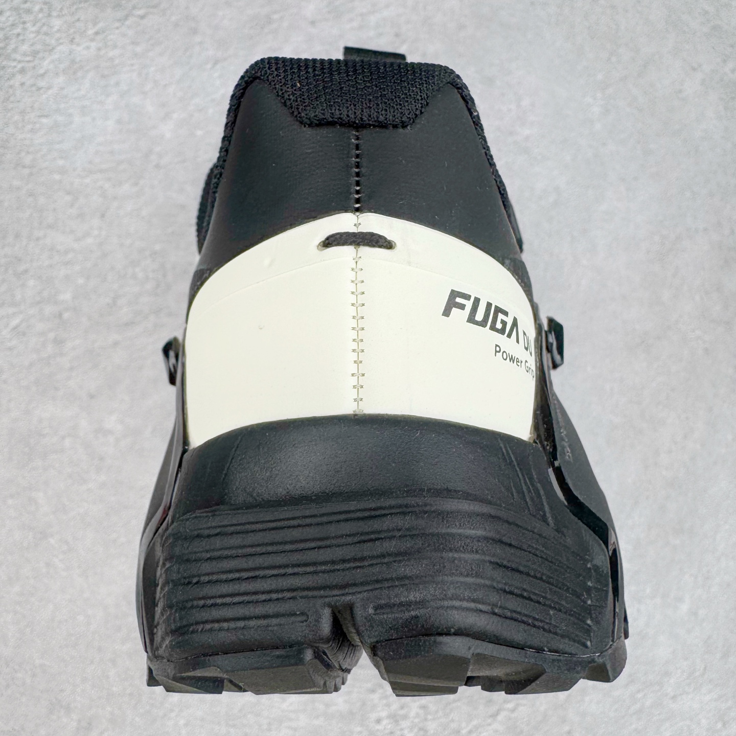 图片[8]-KAILAS FUGA DU BOA 凯乐石 黑山大坡王越野机能跑鞋 这双黑山整体呈现了多样的黑灰银搭配 鞋面主体部分采用网状薄翼材质中底是大坡王最具特色的山形结构 鞋带采用 BOA 旋钮快速穿脱系统 Vibram Megagrip 延续大坡王超强抓地 多重元素组合而成的造型和颜色设计让整双鞋观感丰富而又统一 整双鞋的技术和材料应用使得科技感十足颜色和脚感适合各类场景和场所穿着！ 尺码：36 36.5 37 37.5 38 39 39.5 40 41 41.5 42 42.5 43 44 44.5 45-选品中心