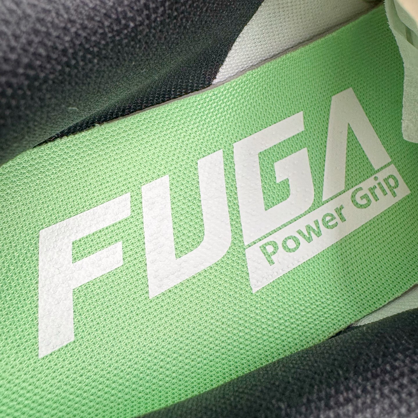 图片[11]-KAILAS FUGA DU BOA 凯乐石 黑山大坡王越野机能跑鞋 这双黑山整体呈现了多样的黑灰银搭配 鞋面主体部分采用网状薄翼材质中底是大坡王最具特色的山形结构 鞋带采用 BOA 旋钮快速穿脱系统 Vibram Megagrip 延续大坡王超强抓地 多重元素组合而成的造型和颜色设计让整双鞋观感丰富而又统一 整双鞋的技术和材料应用使得科技感十足颜色和脚感适合各类场景和场所穿着！ 尺码：36 36.5 37 37.5 38 39 39.5 40 41 41.5 42 42.5 43 44 44.5 45-选品中心