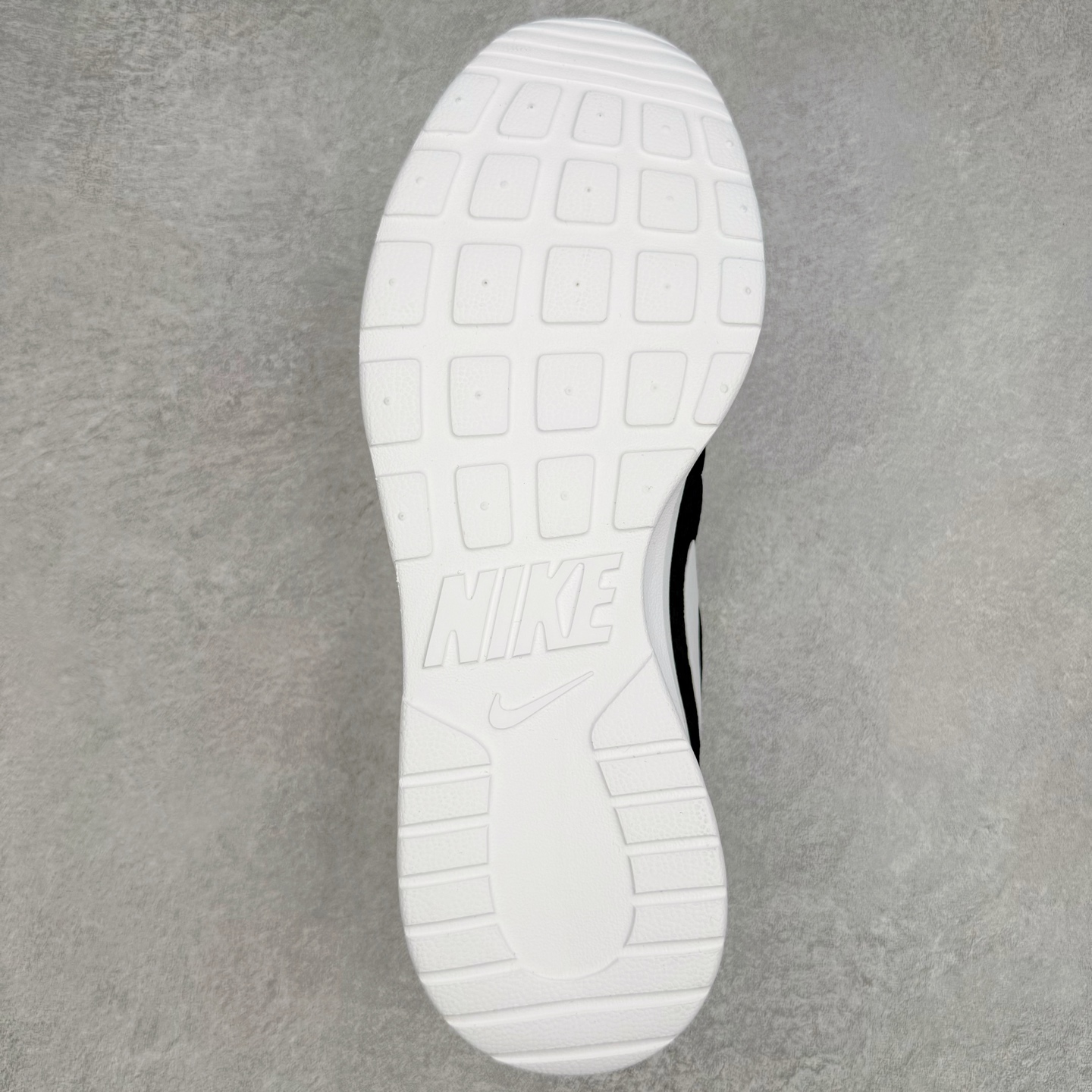 图片[9]-＃TG纯原 NK TANJUN KAISHI 经典伦敦网面跑步慢跑鞋 黑白2.0 DJ6258-003 泰光Zp特供批次 市面唯一支持实战的跑鞋 原档案数据原厂网纱 正确高频花纹 前后掌内置Zoom Air气垫 原装MD大底 脚感完美还原 原盒原配 QC检验、钢印 俱全 原底科技 同步原版 脚感堪比Boost 实拍调校N版已经零色差零失真 百分百还原实物色彩所见即所得 不存在货不对板色差等低级问题 选购参考实物拍摄 不混卖不参货 只用心做好货严格选品 承诺混一赔十 尺码：36 36.5 37.5 38 38.5 39 40 40.5 41 42 42.5 43 44 44.5 45-选品中心