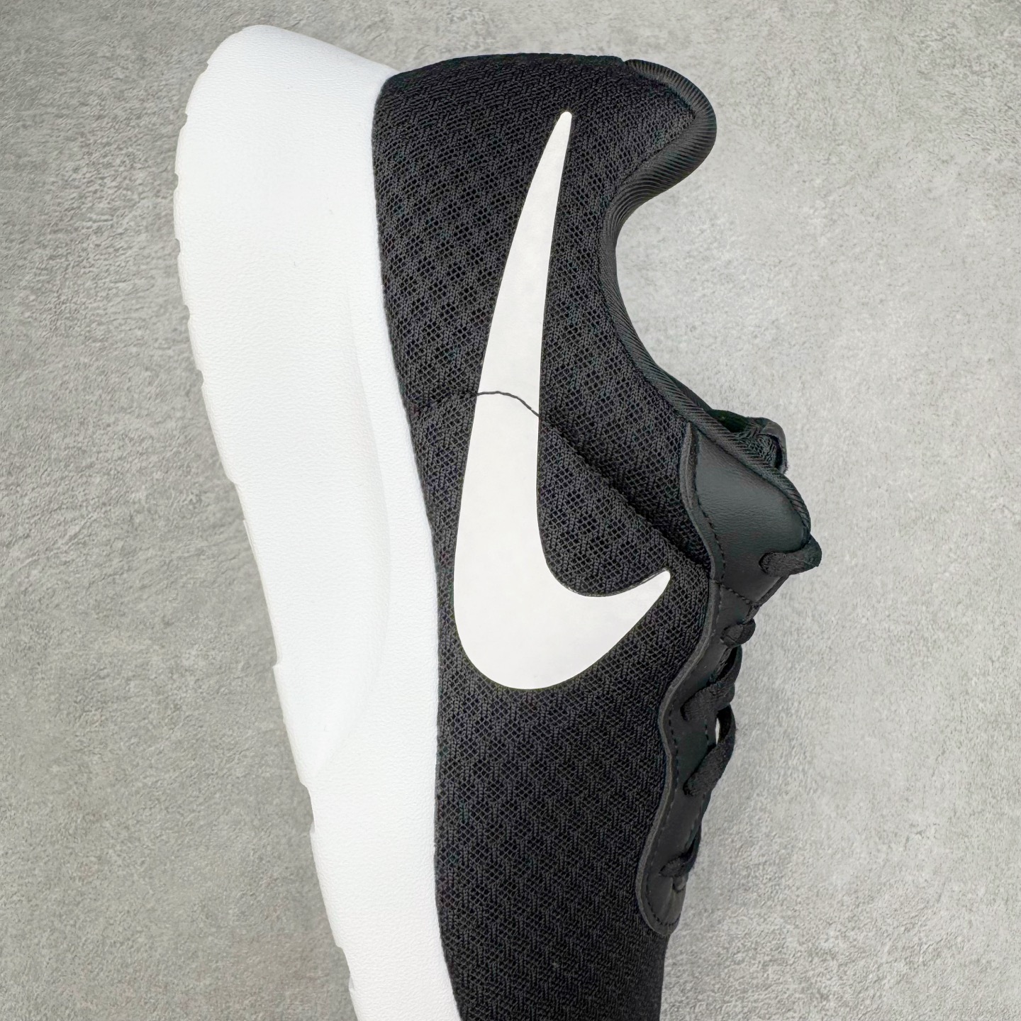 图片[6]-＃TG纯原 NK TANJUN KAISHI 经典伦敦网面跑步慢跑鞋 黑白3.0 DV7775-001 泰光Zp特供批次 市面唯一支持实战的跑鞋 原档案数据原厂网纱 正确高频花纹 前后掌内置Zoom Air气垫 原装MD大底 脚感完美还原 原盒原配 QC检验、钢印 俱全 原底科技 同步原版 脚感堪比Boost 实拍调校N版已经零色差零失真 百分百还原实物色彩所见即所得 不存在货不对板色差等低级问题 选购参考实物拍摄 不混卖不参货 只用心做好货严格选品 承诺混一赔十 尺码：36 36.5 37.5 38 38.5 39 40 40.5 41 42 42.5 43 44 44.5 45-选品中心