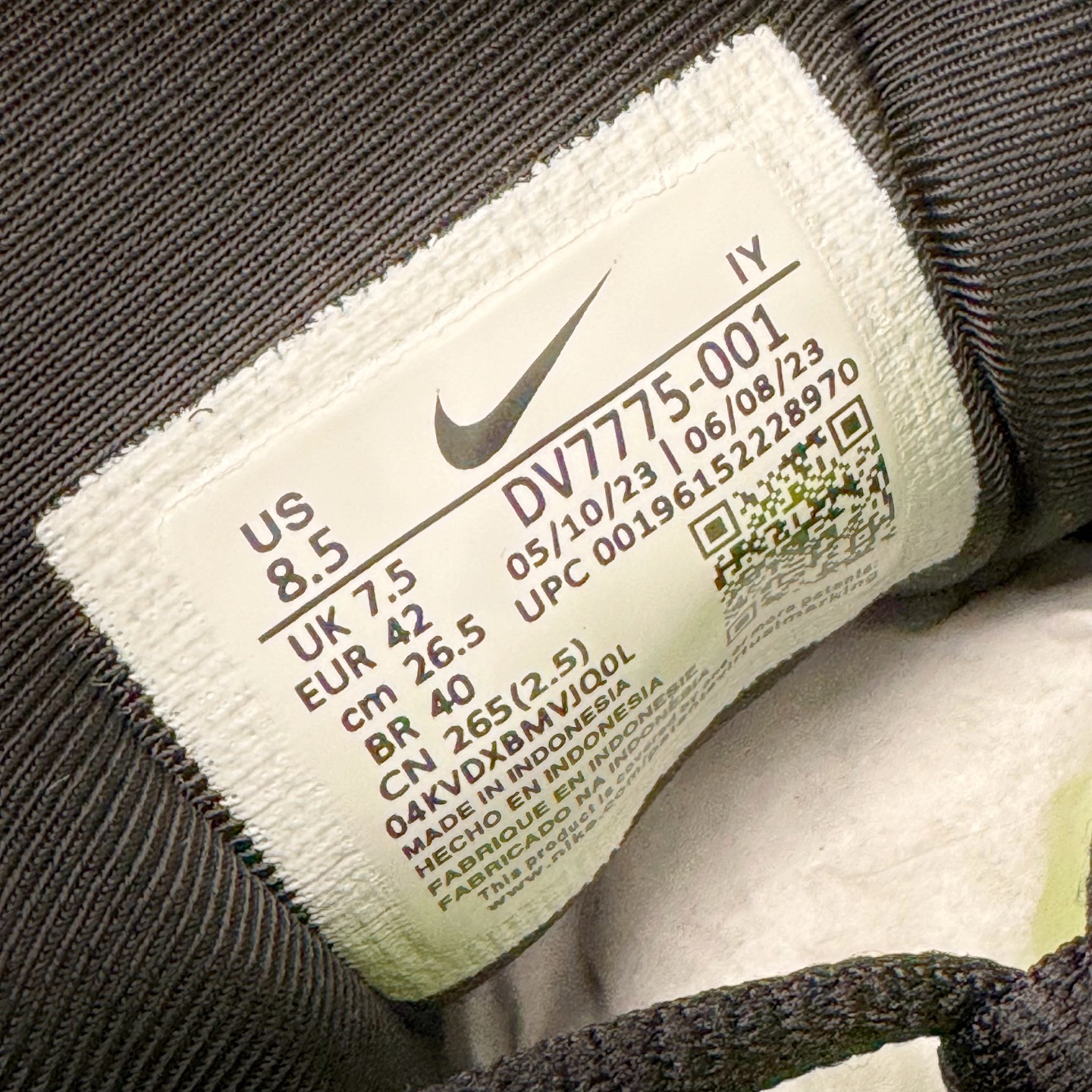 图片[11]-＃TG纯原 NK TANJUN KAISHI 经典伦敦网面跑步慢跑鞋 黑白3.0 DV7775-001 泰光Zp特供批次 市面唯一支持实战的跑鞋 原档案数据原厂网纱 正确高频花纹 前后掌内置Zoom Air气垫 原装MD大底 脚感完美还原 原盒原配 QC检验、钢印 俱全 原底科技 同步原版 脚感堪比Boost 实拍调校N版已经零色差零失真 百分百还原实物色彩所见即所得 不存在货不对板色差等低级问题 选购参考实物拍摄 不混卖不参货 只用心做好货严格选品 承诺混一赔十 尺码：36 36.5 37.5 38 38.5 39 40 40.5 41 42 42.5 43 44 44.5 45-选品中心