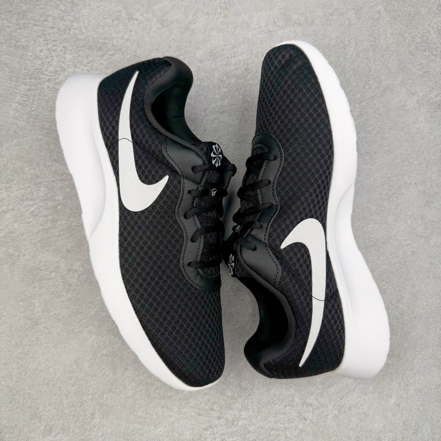 图片[3]-＃TG纯原 NK TANJUN KAISHI 经典伦敦网面跑步慢跑鞋 黑白3.0 DV7775-001 泰光Zp特供批次 市面唯一支持实战的跑鞋 原档案数据原厂网纱 正确高频花纹 前后掌内置Zoom Air气垫 原装MD大底 脚感完美还原 原盒原配 QC检验、钢印 俱全 原底科技 同步原版 脚感堪比Boost 实拍调校N版已经零色差零失真 百分百还原实物色彩所见即所得 不存在货不对板色差等低级问题 选购参考实物拍摄 不混卖不参货 只用心做好货严格选品 承诺混一赔十 尺码：36 36.5 37.5 38 38.5 39 40 40.5 41 42 42.5 43 44 44.5 45-选品中心