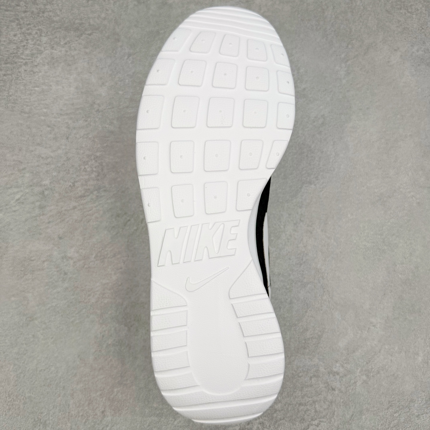 图片[9]-＃TG纯原 NK TANJUN KAISHI 经典伦敦网面跑步慢跑鞋 黑白3.0 DV7775-001 泰光Zp特供批次 市面唯一支持实战的跑鞋 原档案数据原厂网纱 正确高频花纹 前后掌内置Zoom Air气垫 原装MD大底 脚感完美还原 原盒原配 QC检验、钢印 俱全 原底科技 同步原版 脚感堪比Boost 实拍调校N版已经零色差零失真 百分百还原实物色彩所见即所得 不存在货不对板色差等低级问题 选购参考实物拍摄 不混卖不参货 只用心做好货严格选品 承诺混一赔十 尺码：36 36.5 37.5 38 38.5 39 40 40.5 41 42 42.5 43 44 44.5 45-选品中心