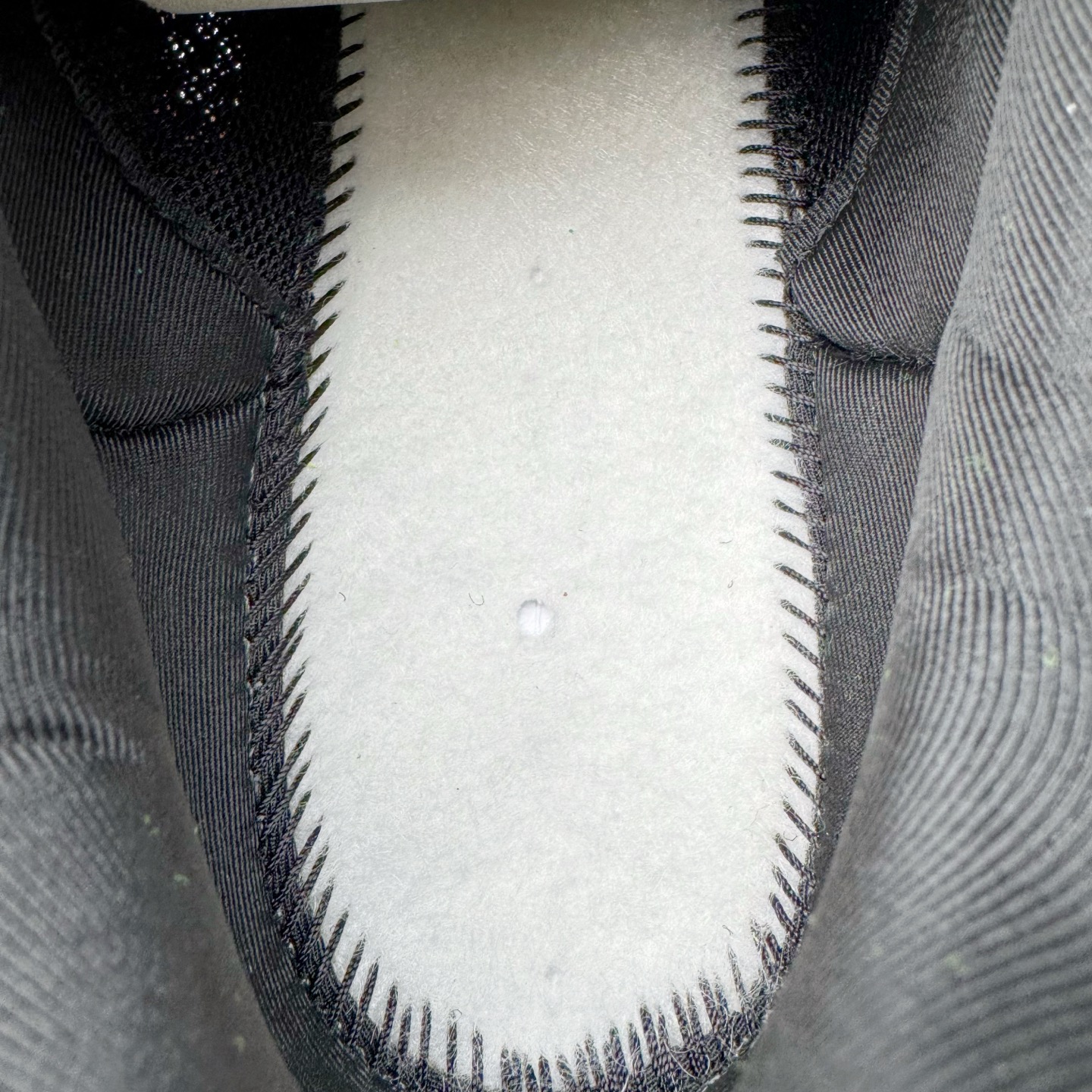 图片[10]-＃TG纯原 NK TANJUN KAISHI 经典伦敦网面跑步慢跑鞋 黑白3.0 DV7775-001 泰光Zp特供批次 市面唯一支持实战的跑鞋 原档案数据原厂网纱 正确高频花纹 前后掌内置Zoom Air气垫 原装MD大底 脚感完美还原 原盒原配 QC检验、钢印 俱全 原底科技 同步原版 脚感堪比Boost 实拍调校N版已经零色差零失真 百分百还原实物色彩所见即所得 不存在货不对板色差等低级问题 选购参考实物拍摄 不混卖不参货 只用心做好货严格选品 承诺混一赔十 尺码：36 36.5 37.5 38 38.5 39 40 40.5 41 42 42.5 43 44 44.5 45-选品中心