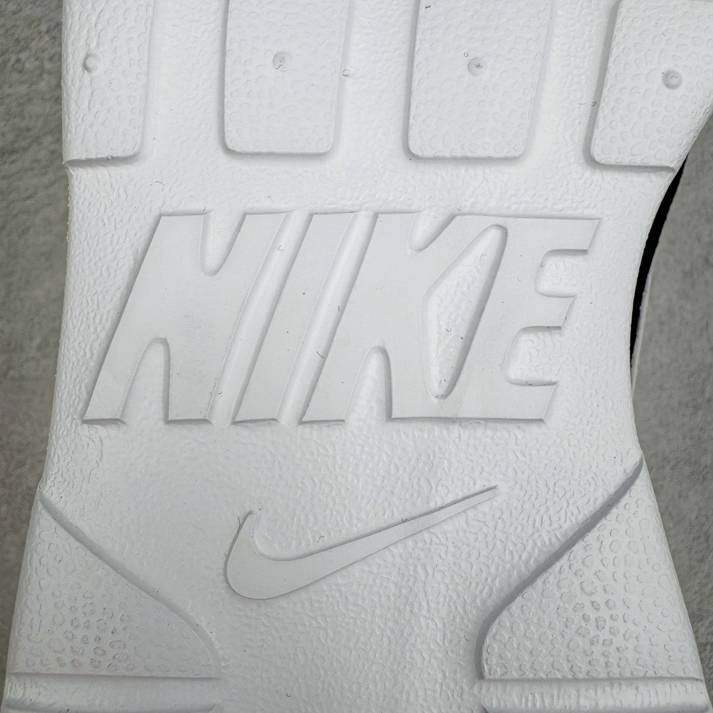 图片[17]-＃TG纯原 NK TANJUN KAISHI 经典伦敦网面跑步慢跑鞋 黑白3.0 DV7775-001 泰光Zp特供批次 市面唯一支持实战的跑鞋 原档案数据原厂网纱 正确高频花纹 前后掌内置Zoom Air气垫 原装MD大底 脚感完美还原 原盒原配 QC检验、钢印 俱全 原底科技 同步原版 脚感堪比Boost 实拍调校N版已经零色差零失真 百分百还原实物色彩所见即所得 不存在货不对板色差等低级问题 选购参考实物拍摄 不混卖不参货 只用心做好货严格选品 承诺混一赔十 尺码：36 36.5 37.5 38 38.5 39 40 40.5 41 42 42.5 43 44 44.5 45-选品中心