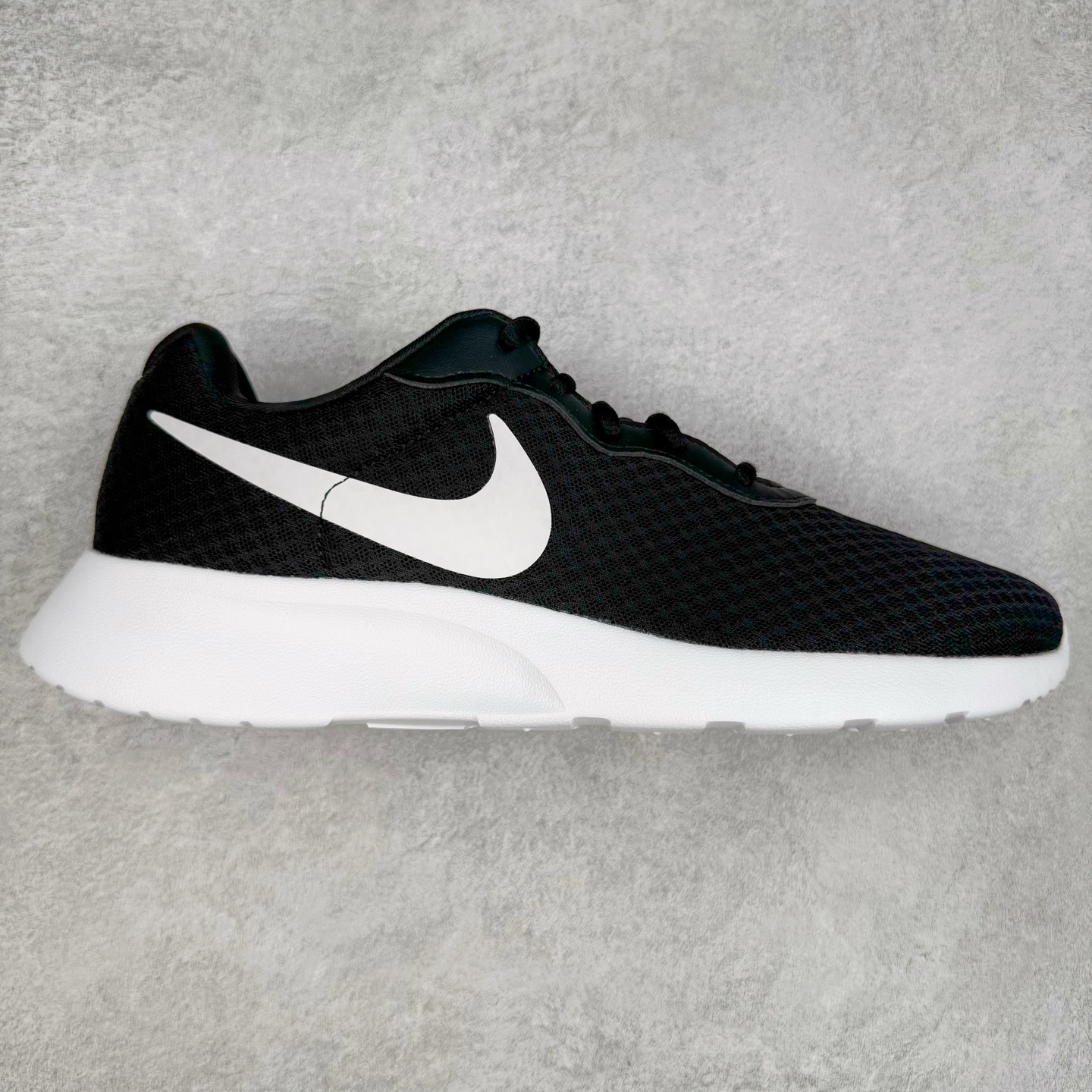 ＃TG纯原 NK TANJUN KAISHI 经典伦敦网面跑步慢跑鞋 黑白3.0 DV7775-001 泰光Zp特供批次 市面唯一支持实战的跑鞋 原档案数据原厂网纱 正确高频花纹 前后掌内置Zoom Air气垫 原装MD大底 脚感完美还原 原盒原配 QC检验、钢印 俱全 原底科技 同步原版 脚感堪比Boost 实拍调校N版已经零色差零失真 百分百还原实物色彩所见即所得 不存在货不对板色差等低级问题 选购参考实物拍摄 不混卖不参货 只用心做好货严格选品 承诺混一赔十 尺码：36 36.5 37.5 38 38.5 39 40 40.5 41 42 42.5 43 44 44.5 45-选品中心