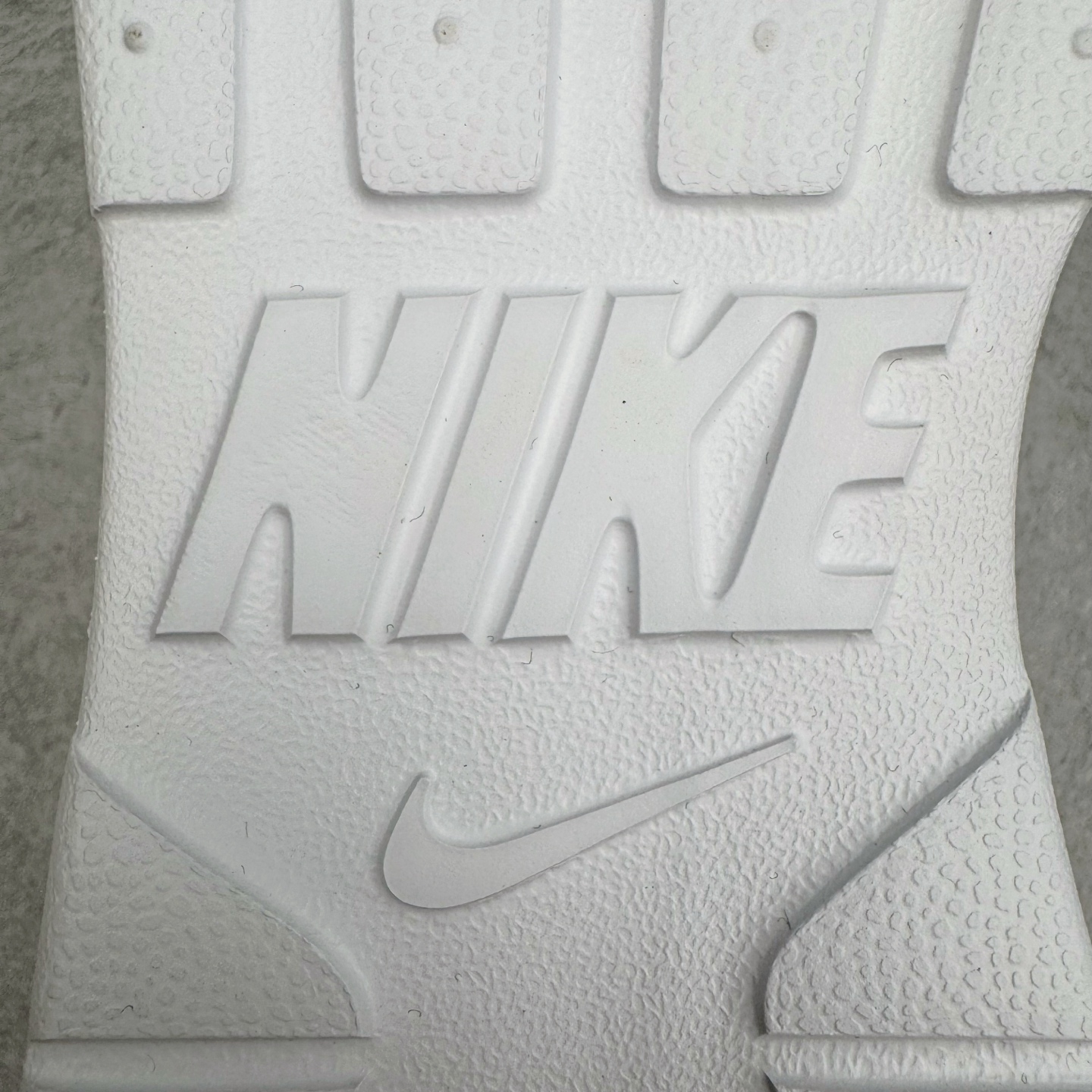 图片[18]-＃TG纯原 NK TANJUN KAISHI 经典伦敦网面跑步慢跑鞋 黑白 812654-011 泰光Zp特供批次 市面唯一支持实战的跑鞋 原档案数据原厂网纱 正确高频花纹 前后掌内置Zoom Air气垫 原装MD大底 脚感完美还原 原盒原配 QC检验、钢印 俱全 原底科技 同步原版 脚感堪比Boost 实拍调校N版已经零色差零失真 百分百还原实物色彩所见即所得 不存在货不对板色差等低级问题 选购参考实物拍摄 不混卖不参货 只用心做好货严格选品 承诺混一赔十 尺码：36 36.5 37.5 38 38.5 39 40 40.5 41 42 42.5 43 44 44.5 45-选品中心