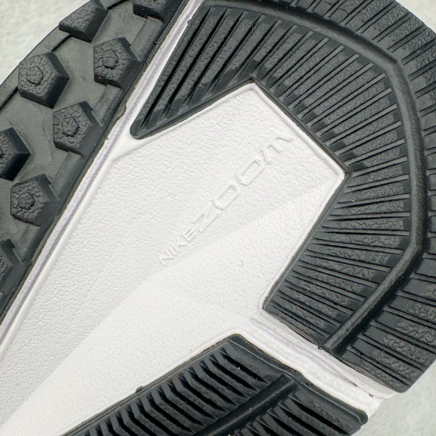 图片[20]-＃TG纯原 NK Zoom Winflo 5 简约舒适织物减震防滑耐磨低帮休闲跑步鞋 AA7406-001 泰光Zp特供批次 市面唯一支持实战的跑鞋 原档案数据原厂网纱 正确高频花纹 前后掌内置Zoom Air气垫 原装MD大底 脚感完美还原 原盒原配 QC检验、钢印 俱全 原底科技 同步原版 脚感堪比Boost 实拍调校N版已经零色差零失真 百分百还原实物色彩所见即所得 不存在货不对板色差等低级问题 选购参考实物拍摄 不混卖不参货 只用心做好货严格选品 承诺混一赔十 尺码：36 36.5 37.5 38 38.5 39 40 40.5 41 42 42.5 43 44 44.5 45-选品中心