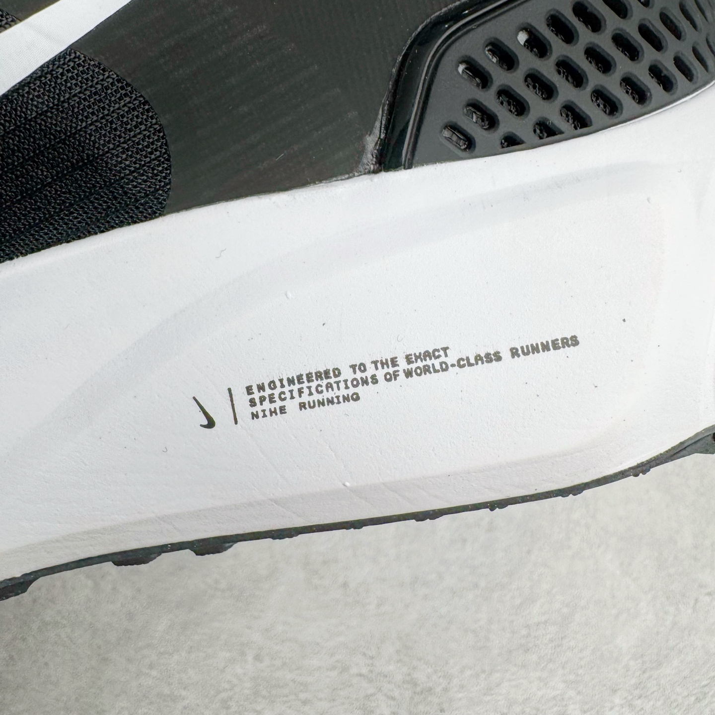 图片[16]-＃TG纯原 NK Air Zoom Vomero 15 编织 网布织物减震防滑耐磨低帮气垫休闲跑步鞋 黑白 CU1855-001 泰光Zp特供批次 市面唯一支持实战的跑鞋 原档案数据原厂网纱 正确高频花纹 前后掌内置Zoom Air气垫 原装MD大底 脚感完美还原 原盒原配 QC检验、钢印 俱全 原底科技 同步原版 脚感堪比Boost 实拍调校N版已经零色差零失真 百分百还原实物色彩所见即所得 不存在货不对板色差等低级问题 选购参考实物拍摄 不混卖不参货 只用心做好货严格选品 承诺混一赔十 尺码：36 36.5 37.5 38 38.5 39 40 40.5 41 42 42.5 43 44 44.5 45-选品中心