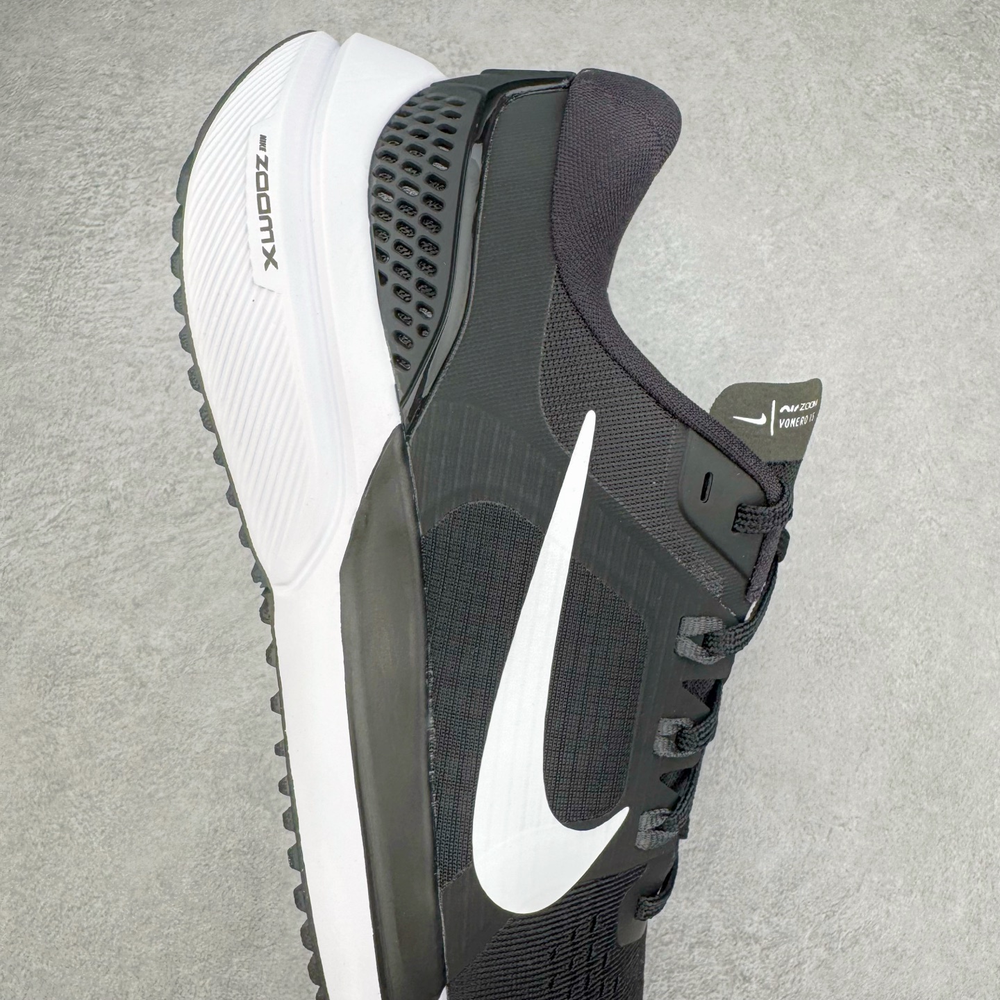 图片[6]-＃TG纯原 NK Air Zoom Vomero 15 编织 网布织物减震防滑耐磨低帮气垫休闲跑步鞋 黑白 CU1855-001 泰光Zp特供批次 市面唯一支持实战的跑鞋 原档案数据原厂网纱 正确高频花纹 前后掌内置Zoom Air气垫 原装MD大底 脚感完美还原 原盒原配 QC检验、钢印 俱全 原底科技 同步原版 脚感堪比Boost 实拍调校N版已经零色差零失真 百分百还原实物色彩所见即所得 不存在货不对板色差等低级问题 选购参考实物拍摄 不混卖不参货 只用心做好货严格选品 承诺混一赔十 尺码：36 36.5 37.5 38 38.5 39 40 40.5 41 42 42.5 43 44 44.5 45-选品中心