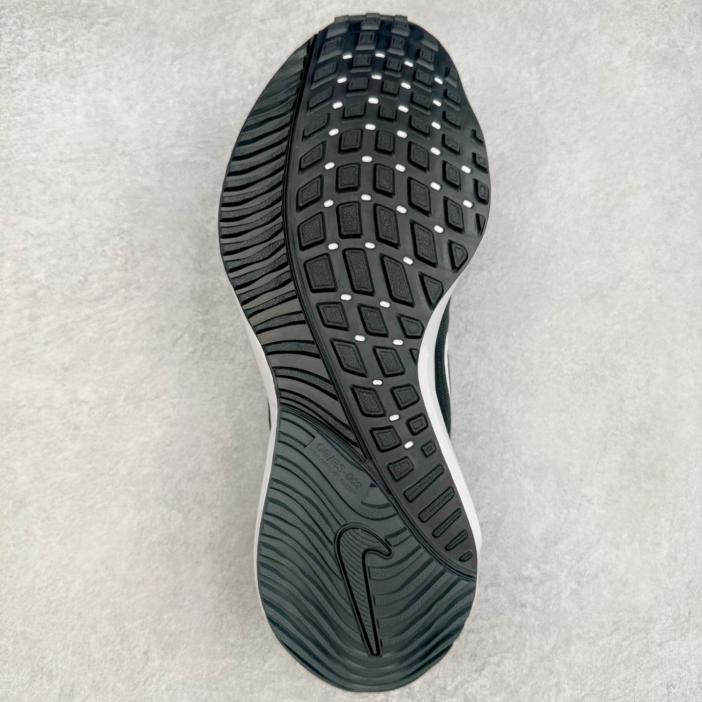 图片[9]-＃TG纯原 NK Air Zoom Vomero 15 编织 网布织物减震防滑耐磨低帮气垫休闲跑步鞋 黑白 CU1855-001 泰光Zp特供批次 市面唯一支持实战的跑鞋 原档案数据原厂网纱 正确高频花纹 前后掌内置Zoom Air气垫 原装MD大底 脚感完美还原 原盒原配 QC检验、钢印 俱全 原底科技 同步原版 脚感堪比Boost 实拍调校N版已经零色差零失真 百分百还原实物色彩所见即所得 不存在货不对板色差等低级问题 选购参考实物拍摄 不混卖不参货 只用心做好货严格选品 承诺混一赔十 尺码：36 36.5 37.5 38 38.5 39 40 40.5 41 42 42.5 43 44 44.5 45-选品中心