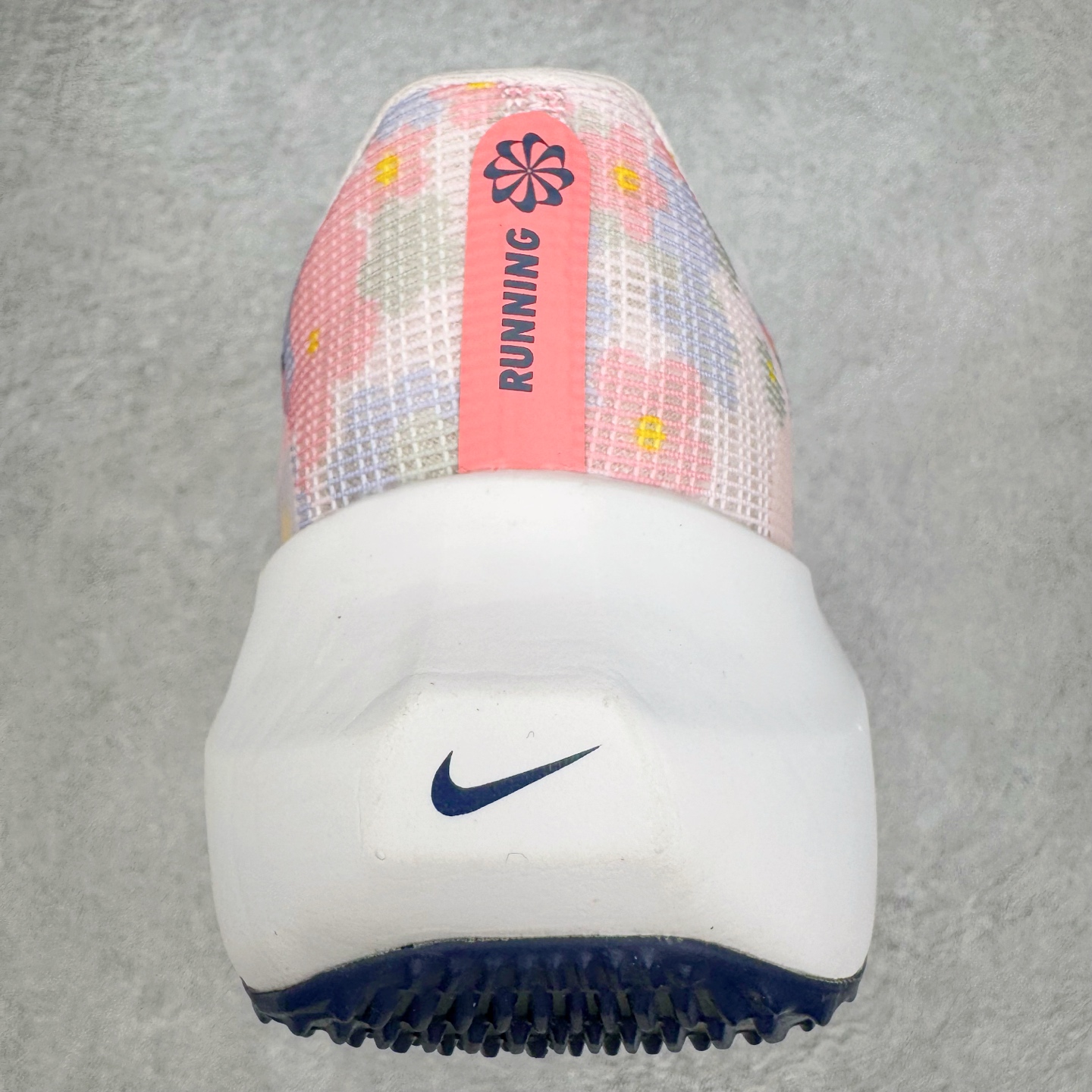 图片[8]-＃TG纯原 NK Zoom Fly 5 马拉松长跑运动休闲缓震碳板跑步鞋 DV7894-600 独家开模内嵌全掌铲形真碳板.如拆解发现非碳板可假一罚十.（非市面上通货TPU塑料板或纸板之类）.鞋底窗口可见zoomx粘接料.非通货使用的纹路雕刻而成.外围搭載轻量级SR02泡棉载体.中底ZoomX泡棉.鞋面采用轻盈网眼设计.鞋垫与原厂一致采用zoomX废料粘接而成.鞋盒.合格证.纸吊牌.三标齐全. 实拍调校N版已经零色差零失真 百分百还原实物色彩所见即所得 不存在货不对板色差等低级问题 选购参考实物拍摄 不混卖不参货 只用心做好货严格选品 承诺混一赔十 尺码：36 36.5 37.5 38 38.5 39 40 40.5 41 42 42.5 43 44 44.5 45-选品中心