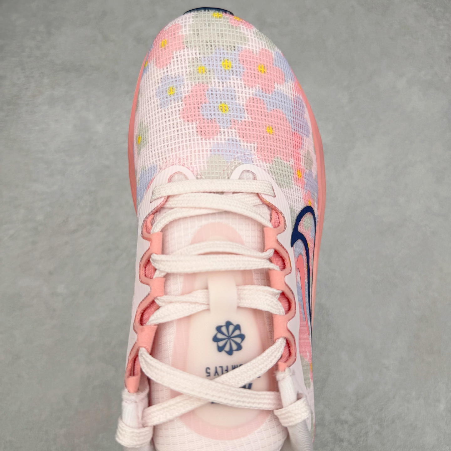 图片[4]-＃TG纯原 NK Zoom Fly 5 马拉松长跑运动休闲缓震碳板跑步鞋 DV7894-600 独家开模内嵌全掌铲形真碳板.如拆解发现非碳板可假一罚十.（非市面上通货TPU塑料板或纸板之类）.鞋底窗口可见zoomx粘接料.非通货使用的纹路雕刻而成.外围搭載轻量级SR02泡棉载体.中底ZoomX泡棉.鞋面采用轻盈网眼设计.鞋垫与原厂一致采用zoomX废料粘接而成.鞋盒.合格证.纸吊牌.三标齐全. 实拍调校N版已经零色差零失真 百分百还原实物色彩所见即所得 不存在货不对板色差等低级问题 选购参考实物拍摄 不混卖不参货 只用心做好货严格选品 承诺混一赔十 尺码：36 36.5 37.5 38 38.5 39 40 40.5 41 42 42.5 43 44 44.5 45-选品中心