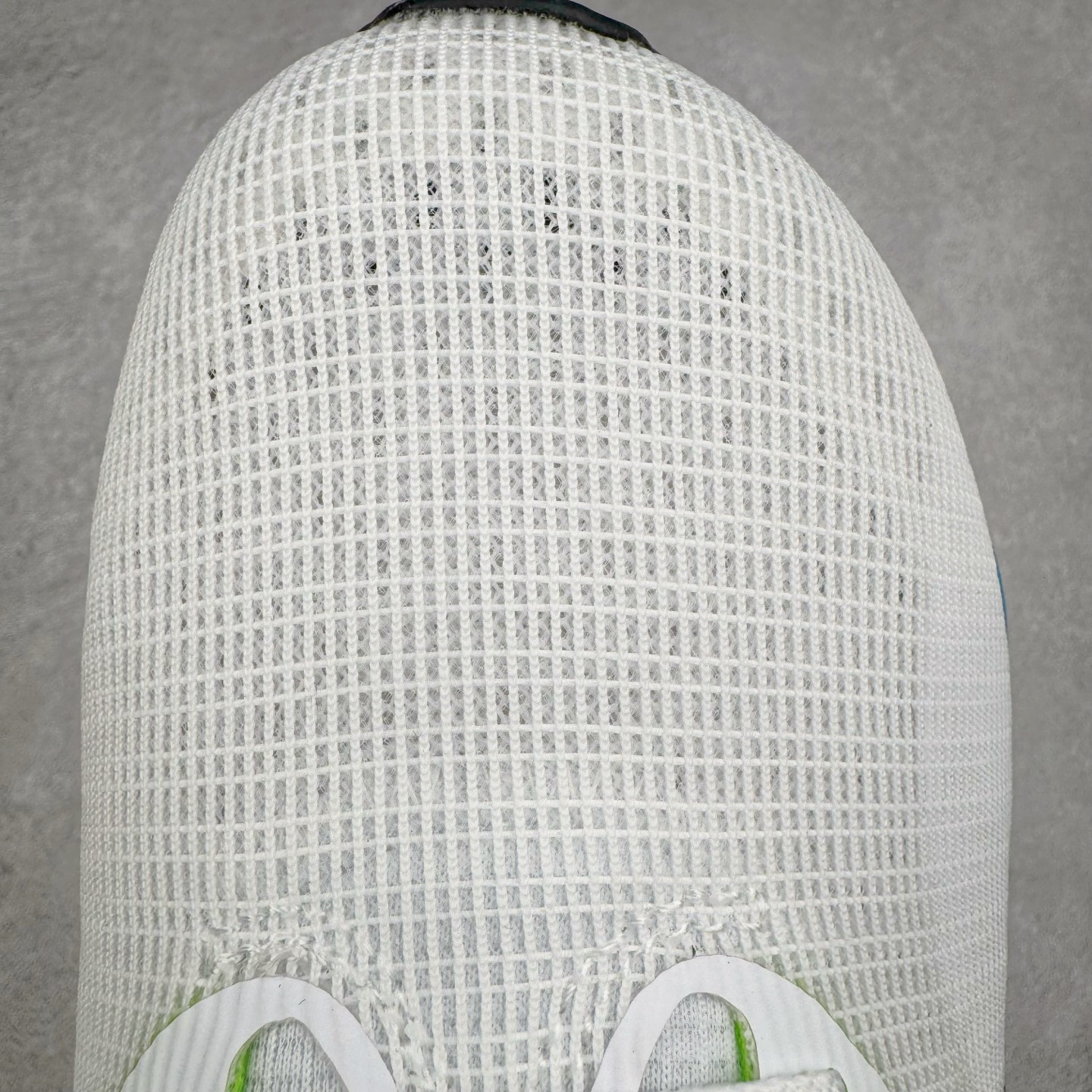 图片[13]-＃TG纯原 NK Zoom Fly 5 马拉松长跑运动休闲缓震碳板跑步鞋 FQ6851-101 独家开模内嵌全掌铲形真碳板.如拆解发现非碳板可假一罚十.（非市面上通货TPU塑料板或纸板之类）.鞋底窗口可见zoomx粘接料.非通货使用的纹路雕刻而成.外围搭載轻量级SR02泡棉载体.中底ZoomX泡棉.鞋面采用轻盈网眼设计.鞋垫与原厂一致采用zoomX废料粘接而成.鞋盒.合格证.纸吊牌.三标齐全. 实拍调校N版已经零色差零失真 百分百还原实物色彩所见即所得 不存在货不对板色差等低级问题 选购参考实物拍摄 不混卖不参货 只用心做好货严格选品 承诺混一赔十 尺码：36 36.5 37.5 38 38.5 39 40 40.5 41 42 42.5 43 44 44.5 45-选品中心