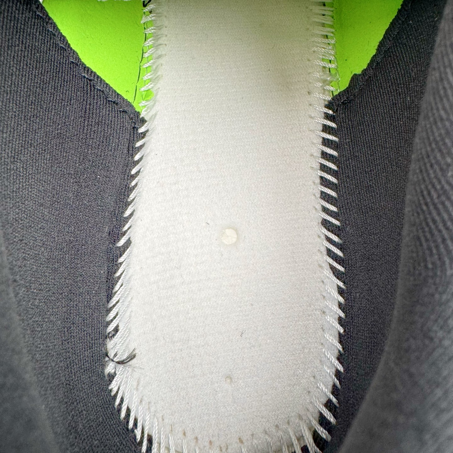 图片[11]-＃TG纯原 NK Zoom Fly 5 马拉松长跑运动休闲缓震碳板跑步鞋 FQ6851-101 独家开模内嵌全掌铲形真碳板.如拆解发现非碳板可假一罚十.（非市面上通货TPU塑料板或纸板之类）.鞋底窗口可见zoomx粘接料.非通货使用的纹路雕刻而成.外围搭載轻量级SR02泡棉载体.中底ZoomX泡棉.鞋面采用轻盈网眼设计.鞋垫与原厂一致采用zoomX废料粘接而成.鞋盒.合格证.纸吊牌.三标齐全. 实拍调校N版已经零色差零失真 百分百还原实物色彩所见即所得 不存在货不对板色差等低级问题 选购参考实物拍摄 不混卖不参货 只用心做好货严格选品 承诺混一赔十 尺码：36 36.5 37.5 38 38.5 39 40 40.5 41 42 42.5 43 44 44.5 45-选品中心