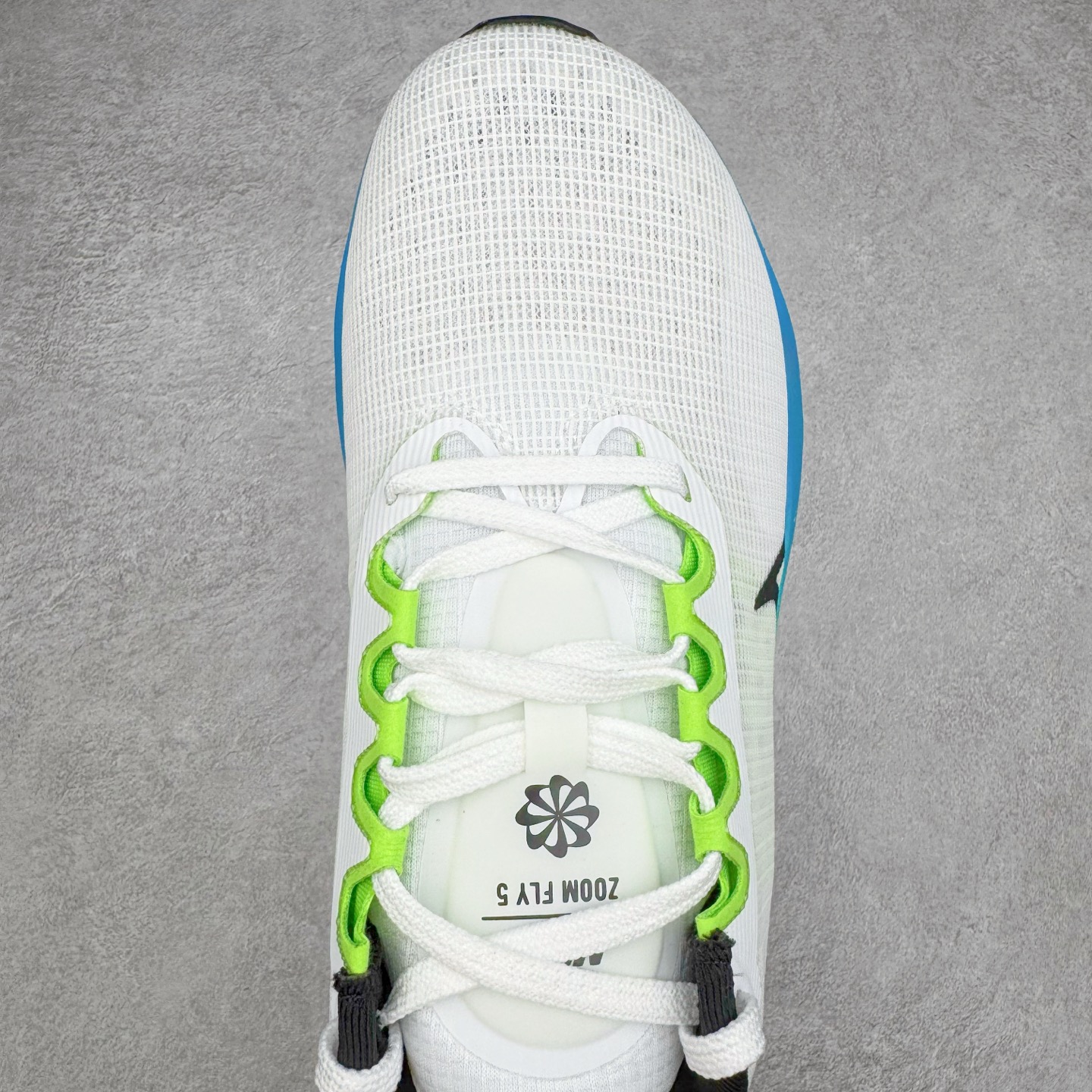 图片[4]-＃TG纯原 NK Zoom Fly 5 马拉松长跑运动休闲缓震碳板跑步鞋 FQ6851-101 独家开模内嵌全掌铲形真碳板.如拆解发现非碳板可假一罚十.（非市面上通货TPU塑料板或纸板之类）.鞋底窗口可见zoomx粘接料.非通货使用的纹路雕刻而成.外围搭載轻量级SR02泡棉载体.中底ZoomX泡棉.鞋面采用轻盈网眼设计.鞋垫与原厂一致采用zoomX废料粘接而成.鞋盒.合格证.纸吊牌.三标齐全. 实拍调校N版已经零色差零失真 百分百还原实物色彩所见即所得 不存在货不对板色差等低级问题 选购参考实物拍摄 不混卖不参货 只用心做好货严格选品 承诺混一赔十 尺码：36 36.5 37.5 38 38.5 39 40 40.5 41 42 42.5 43 44 44.5 45-选品中心