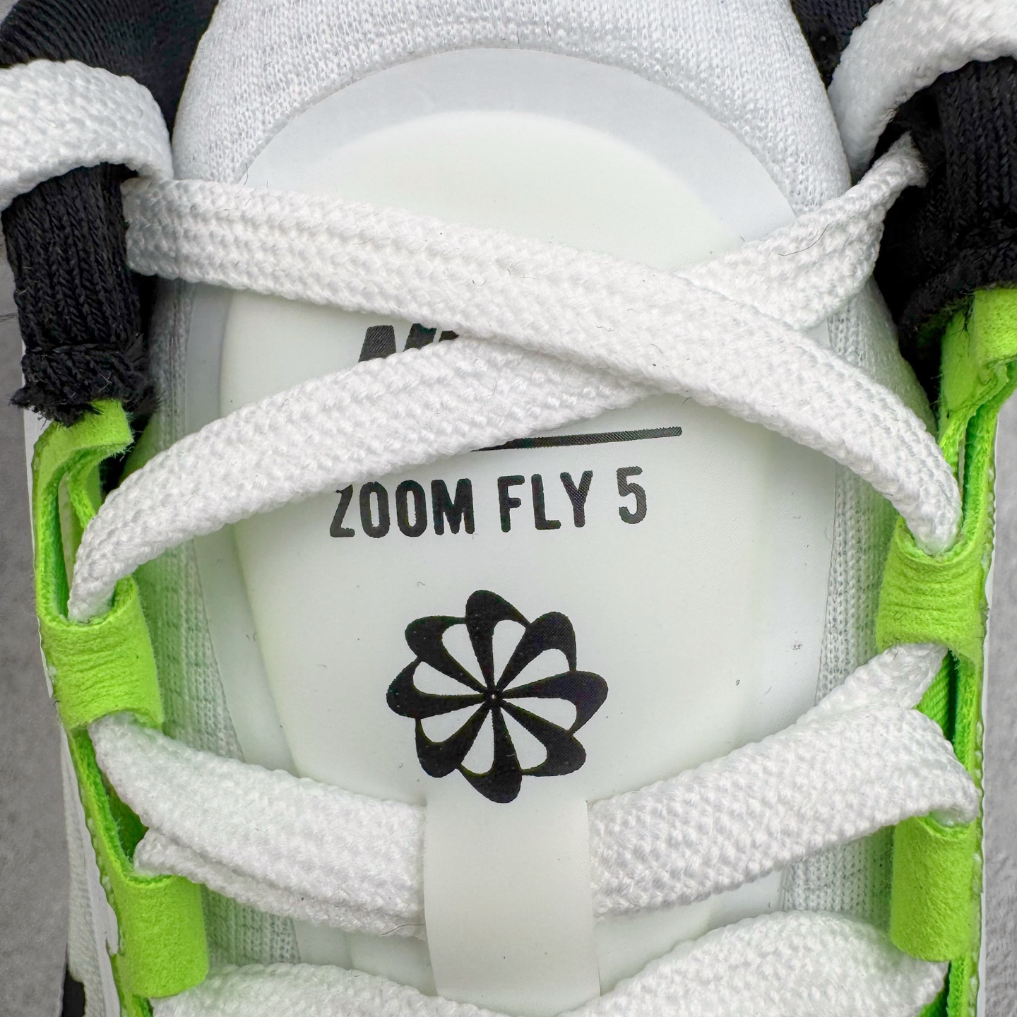 图片[14]-＃TG纯原 NK Zoom Fly 5 马拉松长跑运动休闲缓震碳板跑步鞋 FQ6851-101 独家开模内嵌全掌铲形真碳板.如拆解发现非碳板可假一罚十.（非市面上通货TPU塑料板或纸板之类）.鞋底窗口可见zoomx粘接料.非通货使用的纹路雕刻而成.外围搭載轻量级SR02泡棉载体.中底ZoomX泡棉.鞋面采用轻盈网眼设计.鞋垫与原厂一致采用zoomX废料粘接而成.鞋盒.合格证.纸吊牌.三标齐全. 实拍调校N版已经零色差零失真 百分百还原实物色彩所见即所得 不存在货不对板色差等低级问题 选购参考实物拍摄 不混卖不参货 只用心做好货严格选品 承诺混一赔十 尺码：36 36.5 37.5 38 38.5 39 40 40.5 41 42 42.5 43 44 44.5 45-选品中心