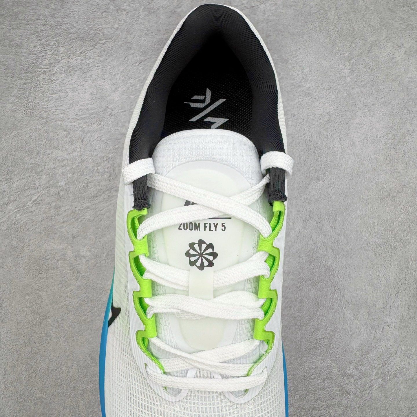 图片[5]-＃TG纯原 NK Zoom Fly 5 马拉松长跑运动休闲缓震碳板跑步鞋 FQ6851-101 独家开模内嵌全掌铲形真碳板.如拆解发现非碳板可假一罚十.（非市面上通货TPU塑料板或纸板之类）.鞋底窗口可见zoomx粘接料.非通货使用的纹路雕刻而成.外围搭載轻量级SR02泡棉载体.中底ZoomX泡棉.鞋面采用轻盈网眼设计.鞋垫与原厂一致采用zoomX废料粘接而成.鞋盒.合格证.纸吊牌.三标齐全. 实拍调校N版已经零色差零失真 百分百还原实物色彩所见即所得 不存在货不对板色差等低级问题 选购参考实物拍摄 不混卖不参货 只用心做好货严格选品 承诺混一赔十 尺码：36 36.5 37.5 38 38.5 39 40 40.5 41 42 42.5 43 44 44.5 45-选品中心