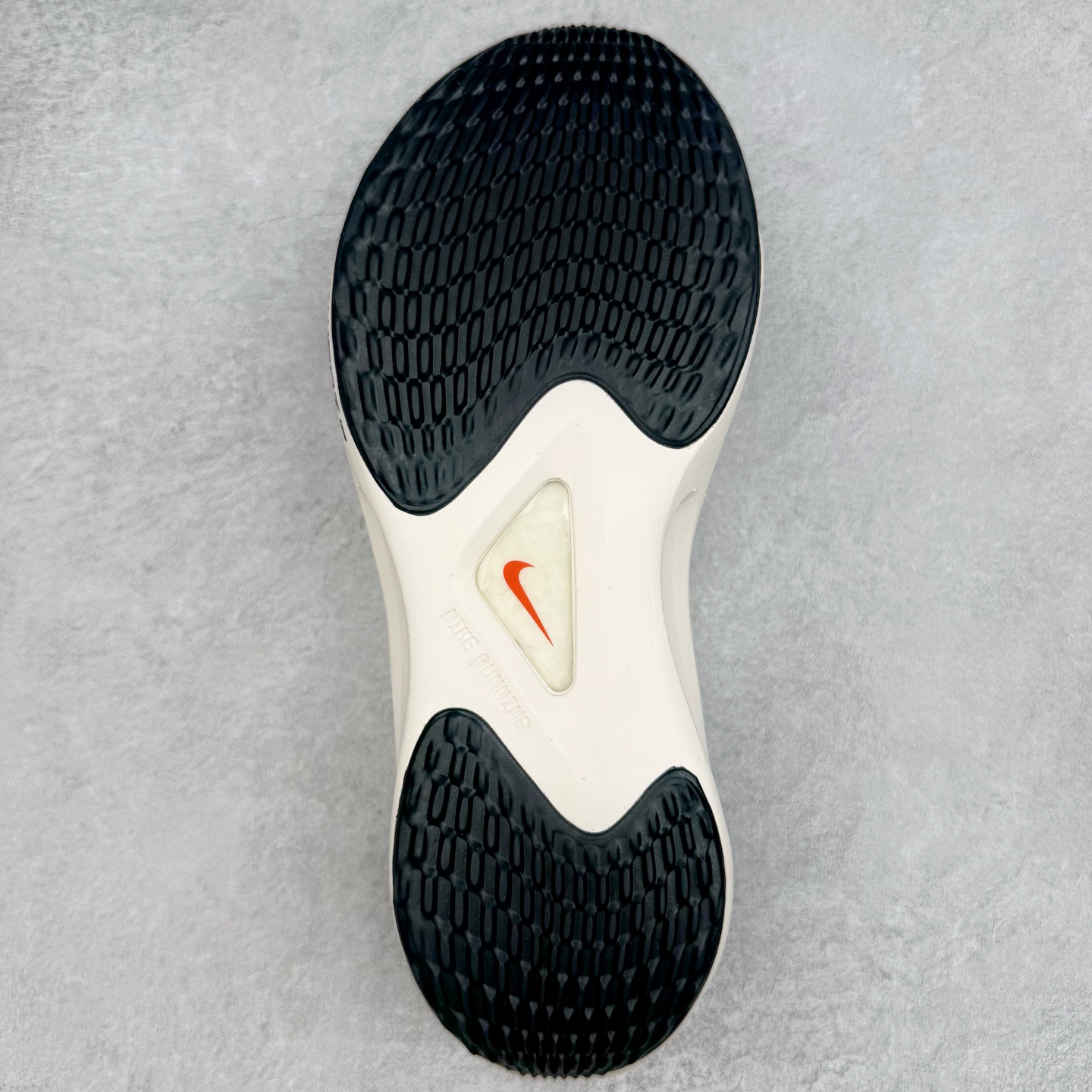 图片[9]-＃TG纯原 NK Zoom Fly 5 马拉松长跑运动休闲缓震碳板跑步鞋 FQ6851-101 独家开模内嵌全掌铲形真碳板.如拆解发现非碳板可假一罚十.（非市面上通货TPU塑料板或纸板之类）.鞋底窗口可见zoomx粘接料.非通货使用的纹路雕刻而成.外围搭載轻量级SR02泡棉载体.中底ZoomX泡棉.鞋面采用轻盈网眼设计.鞋垫与原厂一致采用zoomX废料粘接而成.鞋盒.合格证.纸吊牌.三标齐全. 实拍调校N版已经零色差零失真 百分百还原实物色彩所见即所得 不存在货不对板色差等低级问题 选购参考实物拍摄 不混卖不参货 只用心做好货严格选品 承诺混一赔十 尺码：36 36.5 37.5 38 38.5 39 40 40.5 41 42 42.5 43 44 44.5 45-选品中心