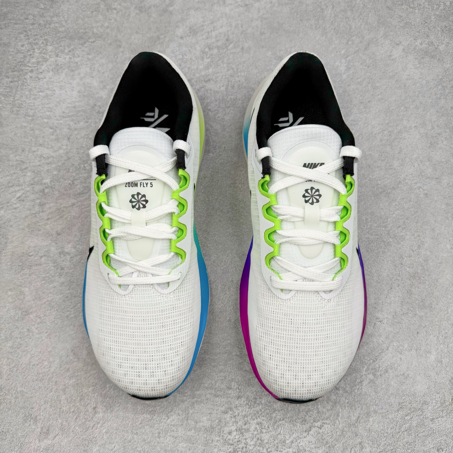 图片[2]-＃TG纯原 NK Zoom Fly 5 马拉松长跑运动休闲缓震碳板跑步鞋 FQ6851-101 独家开模内嵌全掌铲形真碳板.如拆解发现非碳板可假一罚十.（非市面上通货TPU塑料板或纸板之类）.鞋底窗口可见zoomx粘接料.非通货使用的纹路雕刻而成.外围搭載轻量级SR02泡棉载体.中底ZoomX泡棉.鞋面采用轻盈网眼设计.鞋垫与原厂一致采用zoomX废料粘接而成.鞋盒.合格证.纸吊牌.三标齐全. 实拍调校N版已经零色差零失真 百分百还原实物色彩所见即所得 不存在货不对板色差等低级问题 选购参考实物拍摄 不混卖不参货 只用心做好货严格选品 承诺混一赔十 尺码：36 36.5 37.5 38 38.5 39 40 40.5 41 42 42.5 43 44 44.5 45-选品中心