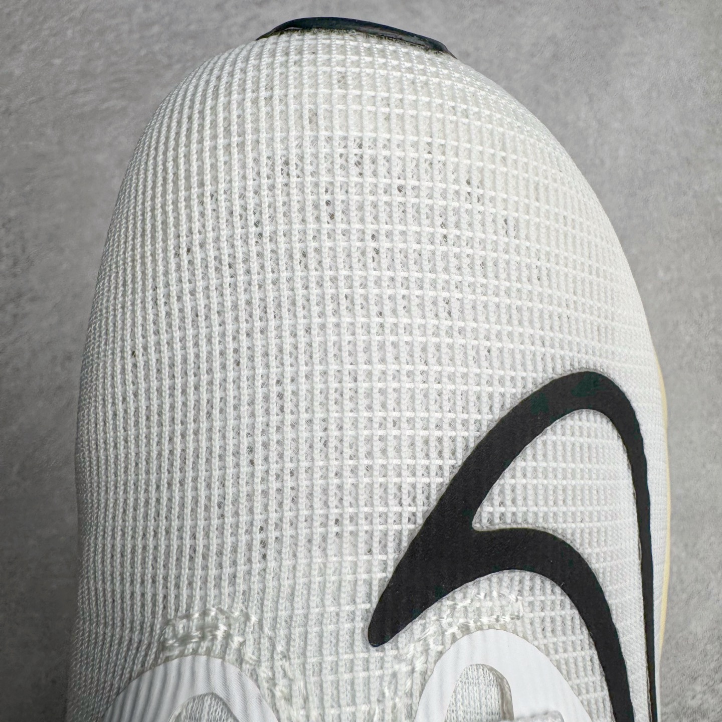 图片[15]-＃TG纯原 NK Zoom Fly 5 马拉松长跑运动休闲缓震碳板跑步鞋 FD6562-100 独家开模内嵌全掌铲形真碳板.如拆解发现非碳板可假一罚十.（非市面上通货TPU塑料板或纸板之类）.鞋底窗口可见zoomx粘接料.非通货使用的纹路雕刻而成.外围搭載轻量级SR02泡棉载体.中底ZoomX泡棉.鞋面采用轻盈网眼设计.鞋垫与原厂一致采用zoomX废料粘接而成.鞋盒.合格证.纸吊牌.三标齐全. 实拍调校N版已经零色差零失真 百分百还原实物色彩所见即所得 不存在货不对板色差等低级问题 选购参考实物拍摄 不混卖不参货 只用心做好货严格选品 承诺混一赔十 尺码：36 36.5 37.5 38 38.5 39 40 40.5 41 42 42.5 43 44 44.5 45-选品中心