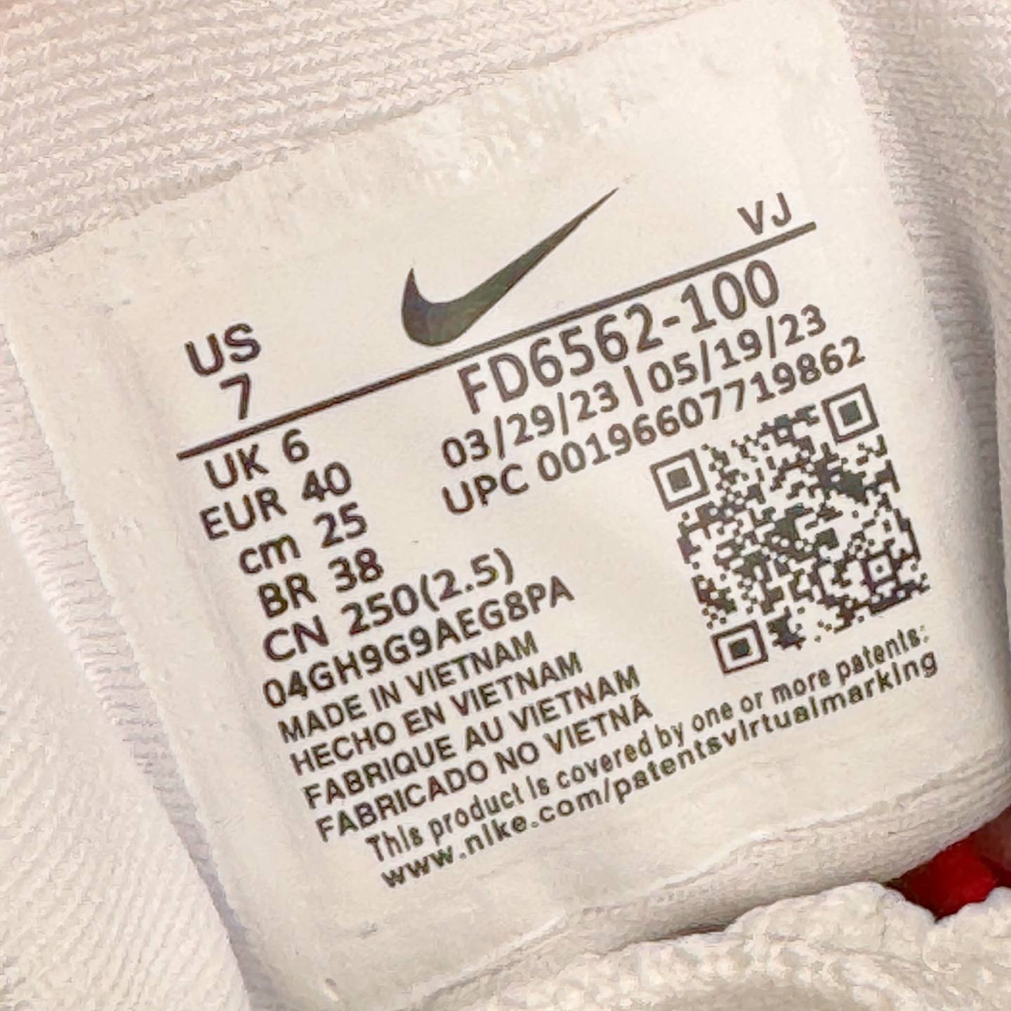 图片[13]-＃TG纯原 NK Zoom Fly 5 马拉松长跑运动休闲缓震碳板跑步鞋 FD6562-100 独家开模内嵌全掌铲形真碳板.如拆解发现非碳板可假一罚十.（非市面上通货TPU塑料板或纸板之类）.鞋底窗口可见zoomx粘接料.非通货使用的纹路雕刻而成.外围搭載轻量级SR02泡棉载体.中底ZoomX泡棉.鞋面采用轻盈网眼设计.鞋垫与原厂一致采用zoomX废料粘接而成.鞋盒.合格证.纸吊牌.三标齐全. 实拍调校N版已经零色差零失真 百分百还原实物色彩所见即所得 不存在货不对板色差等低级问题 选购参考实物拍摄 不混卖不参货 只用心做好货严格选品 承诺混一赔十 尺码：36 36.5 37.5 38 38.5 39 40 40.5 41 42 42.5 43 44 44.5 45-选品中心