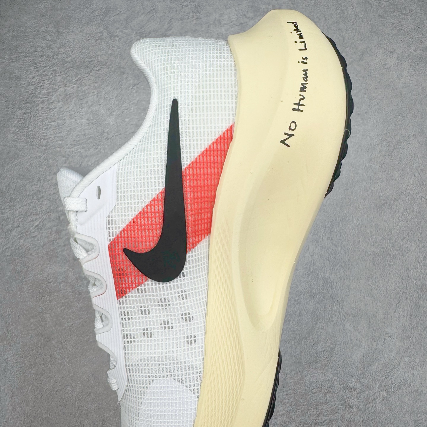 图片[7]-＃TG纯原 NK Zoom Fly 5 马拉松长跑运动休闲缓震碳板跑步鞋 FD6562-100 独家开模内嵌全掌铲形真碳板.如拆解发现非碳板可假一罚十.（非市面上通货TPU塑料板或纸板之类）.鞋底窗口可见zoomx粘接料.非通货使用的纹路雕刻而成.外围搭載轻量级SR02泡棉载体.中底ZoomX泡棉.鞋面采用轻盈网眼设计.鞋垫与原厂一致采用zoomX废料粘接而成.鞋盒.合格证.纸吊牌.三标齐全. 实拍调校N版已经零色差零失真 百分百还原实物色彩所见即所得 不存在货不对板色差等低级问题 选购参考实物拍摄 不混卖不参货 只用心做好货严格选品 承诺混一赔十 尺码：36 36.5 37.5 38 38.5 39 40 40.5 41 42 42.5 43 44 44.5 45-选品中心