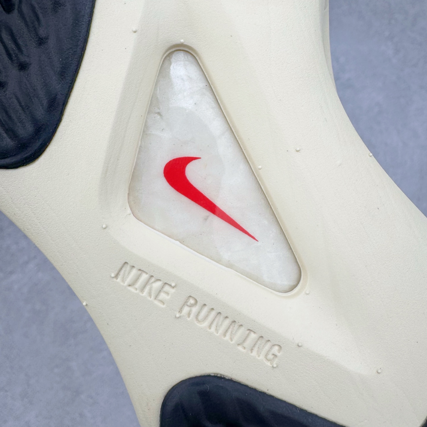 图片[18]-＃TG纯原 NK Zoom Fly 5 马拉松长跑运动休闲缓震碳板跑步鞋 FD6562-100 独家开模内嵌全掌铲形真碳板.如拆解发现非碳板可假一罚十.（非市面上通货TPU塑料板或纸板之类）.鞋底窗口可见zoomx粘接料.非通货使用的纹路雕刻而成.外围搭載轻量级SR02泡棉载体.中底ZoomX泡棉.鞋面采用轻盈网眼设计.鞋垫与原厂一致采用zoomX废料粘接而成.鞋盒.合格证.纸吊牌.三标齐全. 实拍调校N版已经零色差零失真 百分百还原实物色彩所见即所得 不存在货不对板色差等低级问题 选购参考实物拍摄 不混卖不参货 只用心做好货严格选品 承诺混一赔十 尺码：36 36.5 37.5 38 38.5 39 40 40.5 41 42 42.5 43 44 44.5 45-选品中心