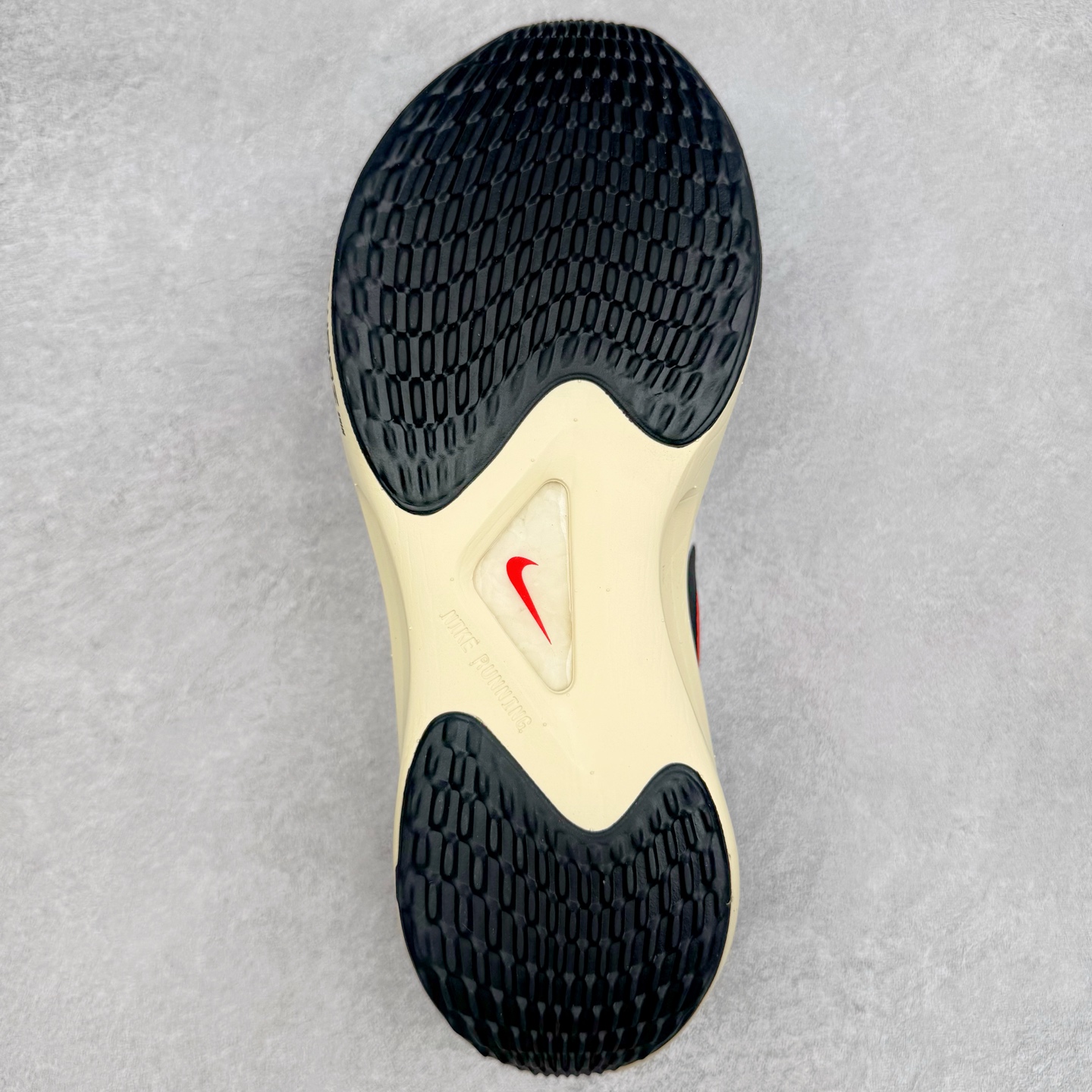 图片[9]-＃TG纯原 NK Zoom Fly 5 马拉松长跑运动休闲缓震碳板跑步鞋 FD6562-100 独家开模内嵌全掌铲形真碳板.如拆解发现非碳板可假一罚十.（非市面上通货TPU塑料板或纸板之类）.鞋底窗口可见zoomx粘接料.非通货使用的纹路雕刻而成.外围搭載轻量级SR02泡棉载体.中底ZoomX泡棉.鞋面采用轻盈网眼设计.鞋垫与原厂一致采用zoomX废料粘接而成.鞋盒.合格证.纸吊牌.三标齐全. 实拍调校N版已经零色差零失真 百分百还原实物色彩所见即所得 不存在货不对板色差等低级问题 选购参考实物拍摄 不混卖不参货 只用心做好货严格选品 承诺混一赔十 尺码：36 36.5 37.5 38 38.5 39 40 40.5 41 42 42.5 43 44 44.5 45-选品中心