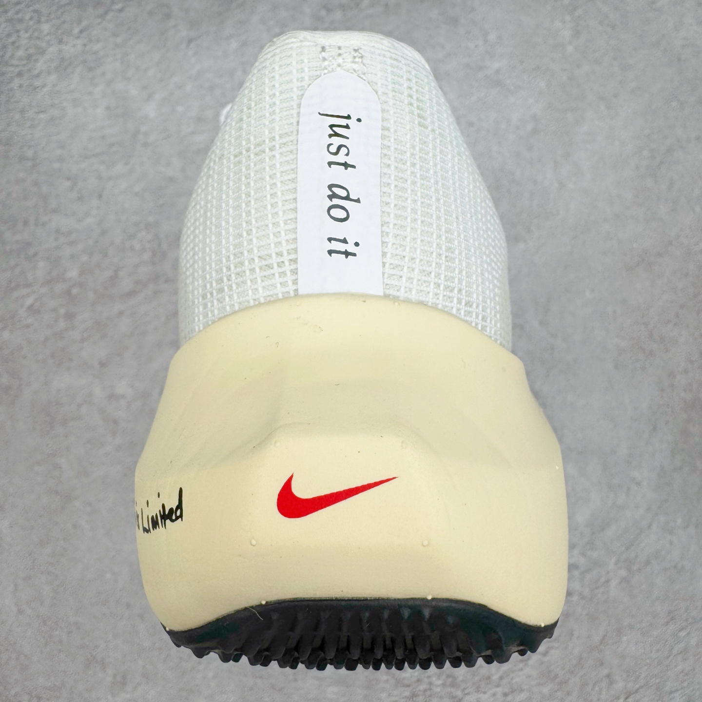 图片[8]-＃TG纯原 NK Zoom Fly 5 马拉松长跑运动休闲缓震碳板跑步鞋 FD6562-100 独家开模内嵌全掌铲形真碳板.如拆解发现非碳板可假一罚十.（非市面上通货TPU塑料板或纸板之类）.鞋底窗口可见zoomx粘接料.非通货使用的纹路雕刻而成.外围搭載轻量级SR02泡棉载体.中底ZoomX泡棉.鞋面采用轻盈网眼设计.鞋垫与原厂一致采用zoomX废料粘接而成.鞋盒.合格证.纸吊牌.三标齐全. 实拍调校N版已经零色差零失真 百分百还原实物色彩所见即所得 不存在货不对板色差等低级问题 选购参考实物拍摄 不混卖不参货 只用心做好货严格选品 承诺混一赔十 尺码：36 36.5 37.5 38 38.5 39 40 40.5 41 42 42.5 43 44 44.5 45-选品中心