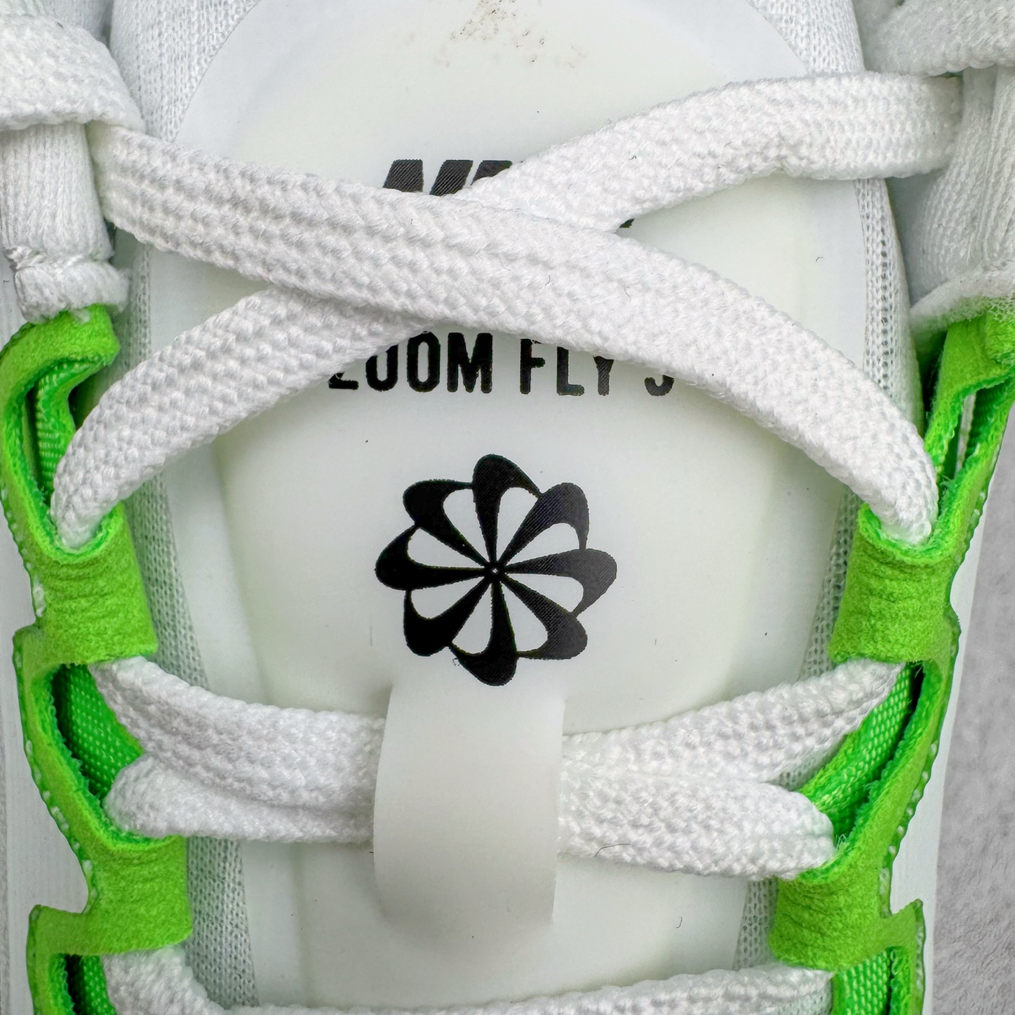 图片[13]-＃TG纯原 NK Zoom Fly 5 马拉松长跑运动休闲缓震碳板跑步鞋 DM8968-101 独家开模内嵌全掌铲形真碳板.如拆解发现非碳板可假一罚十.（非市面上通货TPU塑料板或纸板之类）.鞋底窗口可见zoomx粘接料.非通货使用的纹路雕刻而成.外围搭載轻量级SR02泡棉载体.中底ZoomX泡棉.鞋面采用轻盈网眼设计.鞋垫与原厂一致采用zoomX废料粘接而成.鞋盒.合格证.纸吊牌.三标齐全. 实拍调校N版已经零色差零失真 百分百还原实物色彩所见即所得 不存在货不对板色差等低级问题 选购参考实物拍摄 不混卖不参货 只用心做好货严格选品 承诺混一赔十 尺码：36 36.5 37.5 38 38.5 39 40 40.5 41 42 42.5 43 44 44.5 45-选品中心