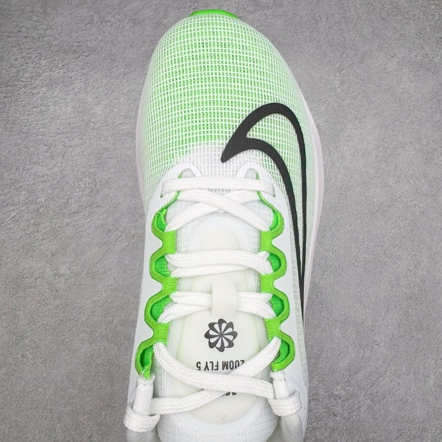 图片[4]-＃TG纯原 NK Zoom Fly 5 马拉松长跑运动休闲缓震碳板跑步鞋 DM8968-101 独家开模内嵌全掌铲形真碳板.如拆解发现非碳板可假一罚十.（非市面上通货TPU塑料板或纸板之类）.鞋底窗口可见zoomx粘接料.非通货使用的纹路雕刻而成.外围搭載轻量级SR02泡棉载体.中底ZoomX泡棉.鞋面采用轻盈网眼设计.鞋垫与原厂一致采用zoomX废料粘接而成.鞋盒.合格证.纸吊牌.三标齐全. 实拍调校N版已经零色差零失真 百分百还原实物色彩所见即所得 不存在货不对板色差等低级问题 选购参考实物拍摄 不混卖不参货 只用心做好货严格选品 承诺混一赔十 尺码：36 36.5 37.5 38 38.5 39 40 40.5 41 42 42.5 43 44 44.5 45-选品中心