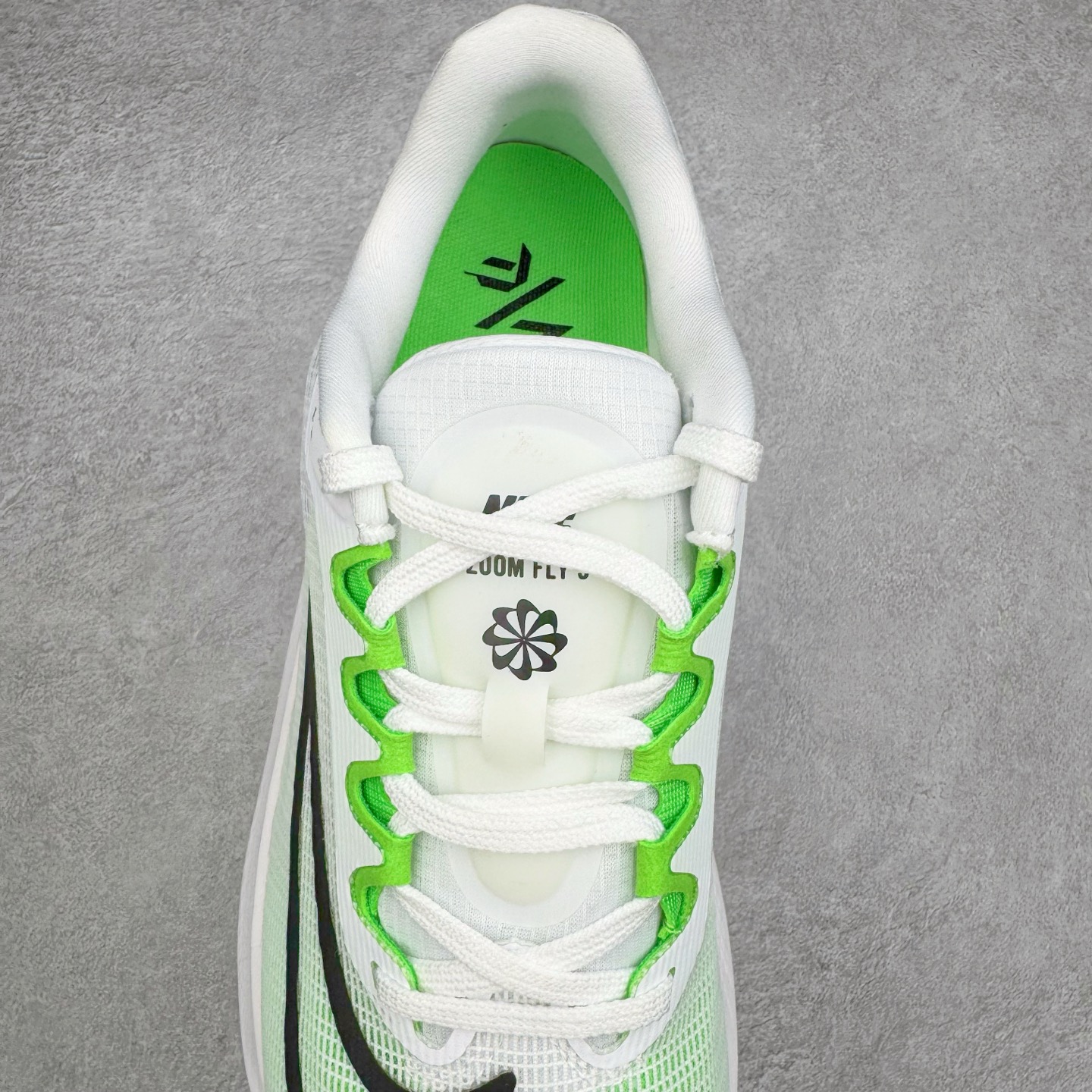 图片[5]-＃TG纯原 NK Zoom Fly 5 马拉松长跑运动休闲缓震碳板跑步鞋 DM8968-101 独家开模内嵌全掌铲形真碳板.如拆解发现非碳板可假一罚十.（非市面上通货TPU塑料板或纸板之类）.鞋底窗口可见zoomx粘接料.非通货使用的纹路雕刻而成.外围搭載轻量级SR02泡棉载体.中底ZoomX泡棉.鞋面采用轻盈网眼设计.鞋垫与原厂一致采用zoomX废料粘接而成.鞋盒.合格证.纸吊牌.三标齐全. 实拍调校N版已经零色差零失真 百分百还原实物色彩所见即所得 不存在货不对板色差等低级问题 选购参考实物拍摄 不混卖不参货 只用心做好货严格选品 承诺混一赔十 尺码：36 36.5 37.5 38 38.5 39 40 40.5 41 42 42.5 43 44 44.5 45-选品中心