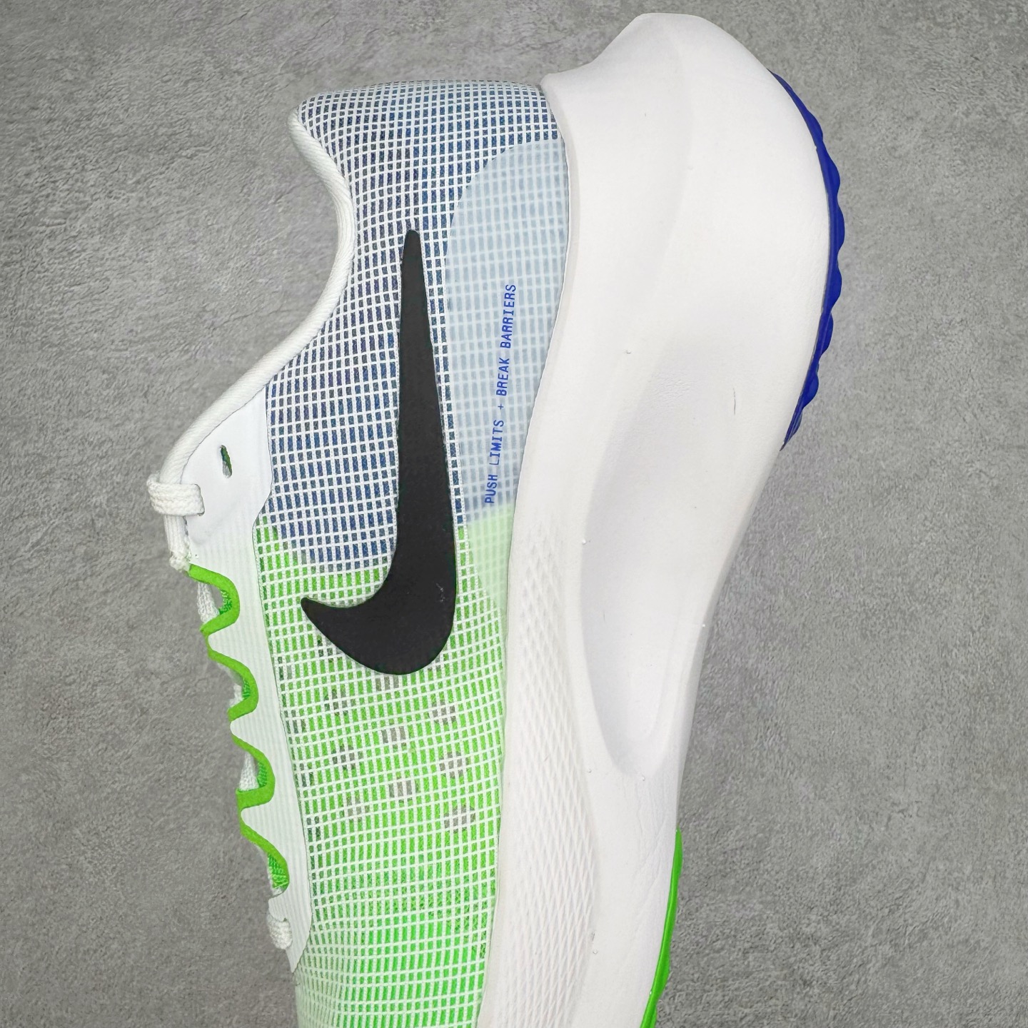 图片[7]-＃TG纯原 NK Zoom Fly 5 马拉松长跑运动休闲缓震碳板跑步鞋 DM8968-101 独家开模内嵌全掌铲形真碳板.如拆解发现非碳板可假一罚十.（非市面上通货TPU塑料板或纸板之类）.鞋底窗口可见zoomx粘接料.非通货使用的纹路雕刻而成.外围搭載轻量级SR02泡棉载体.中底ZoomX泡棉.鞋面采用轻盈网眼设计.鞋垫与原厂一致采用zoomX废料粘接而成.鞋盒.合格证.纸吊牌.三标齐全. 实拍调校N版已经零色差零失真 百分百还原实物色彩所见即所得 不存在货不对板色差等低级问题 选购参考实物拍摄 不混卖不参货 只用心做好货严格选品 承诺混一赔十 尺码：36 36.5 37.5 38 38.5 39 40 40.5 41 42 42.5 43 44 44.5 45-选品中心