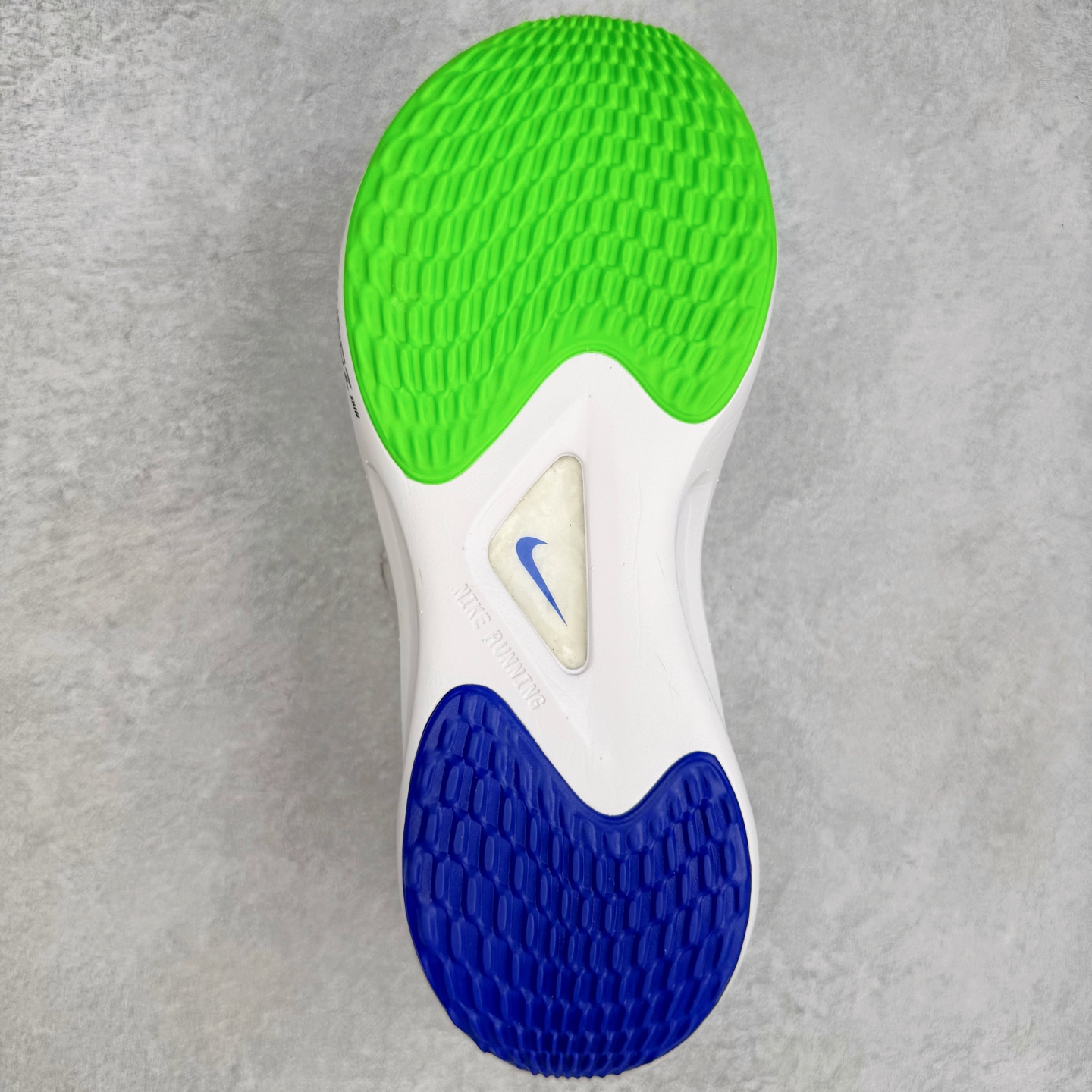 图片[9]-＃TG纯原 NK Zoom Fly 5 马拉松长跑运动休闲缓震碳板跑步鞋 DM8968-101 独家开模内嵌全掌铲形真碳板.如拆解发现非碳板可假一罚十.（非市面上通货TPU塑料板或纸板之类）.鞋底窗口可见zoomx粘接料.非通货使用的纹路雕刻而成.外围搭載轻量级SR02泡棉载体.中底ZoomX泡棉.鞋面采用轻盈网眼设计.鞋垫与原厂一致采用zoomX废料粘接而成.鞋盒.合格证.纸吊牌.三标齐全. 实拍调校N版已经零色差零失真 百分百还原实物色彩所见即所得 不存在货不对板色差等低级问题 选购参考实物拍摄 不混卖不参货 只用心做好货严格选品 承诺混一赔十 尺码：36 36.5 37.5 38 38.5 39 40 40.5 41 42 42.5 43 44 44.5 45-选品中心