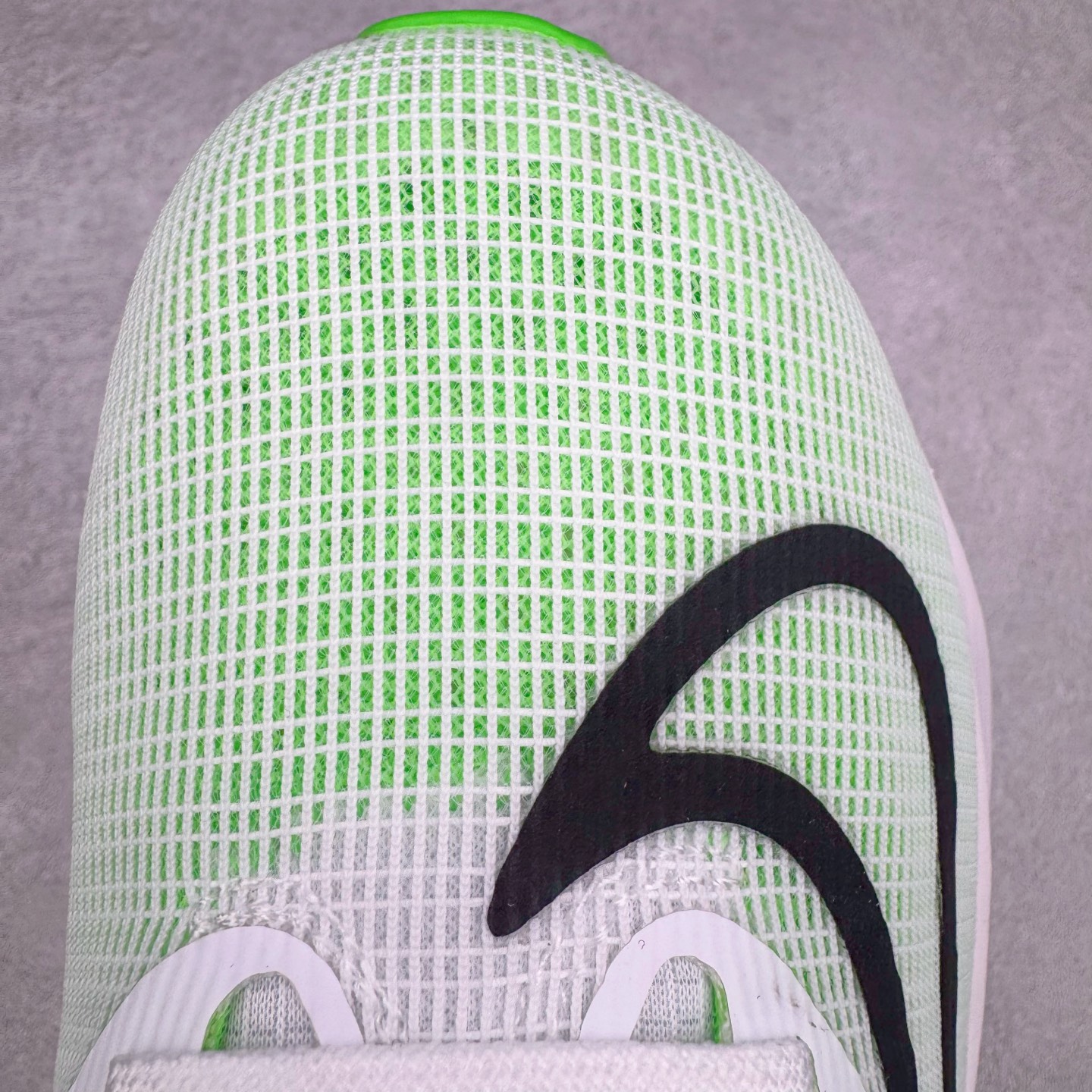 图片[14]-＃TG纯原 NK Zoom Fly 5 马拉松长跑运动休闲缓震碳板跑步鞋 DM8968-101 独家开模内嵌全掌铲形真碳板.如拆解发现非碳板可假一罚十.（非市面上通货TPU塑料板或纸板之类）.鞋底窗口可见zoomx粘接料.非通货使用的纹路雕刻而成.外围搭載轻量级SR02泡棉载体.中底ZoomX泡棉.鞋面采用轻盈网眼设计.鞋垫与原厂一致采用zoomX废料粘接而成.鞋盒.合格证.纸吊牌.三标齐全. 实拍调校N版已经零色差零失真 百分百还原实物色彩所见即所得 不存在货不对板色差等低级问题 选购参考实物拍摄 不混卖不参货 只用心做好货严格选品 承诺混一赔十 尺码：36 36.5 37.5 38 38.5 39 40 40.5 41 42 42.5 43 44 44.5 45-选品中心