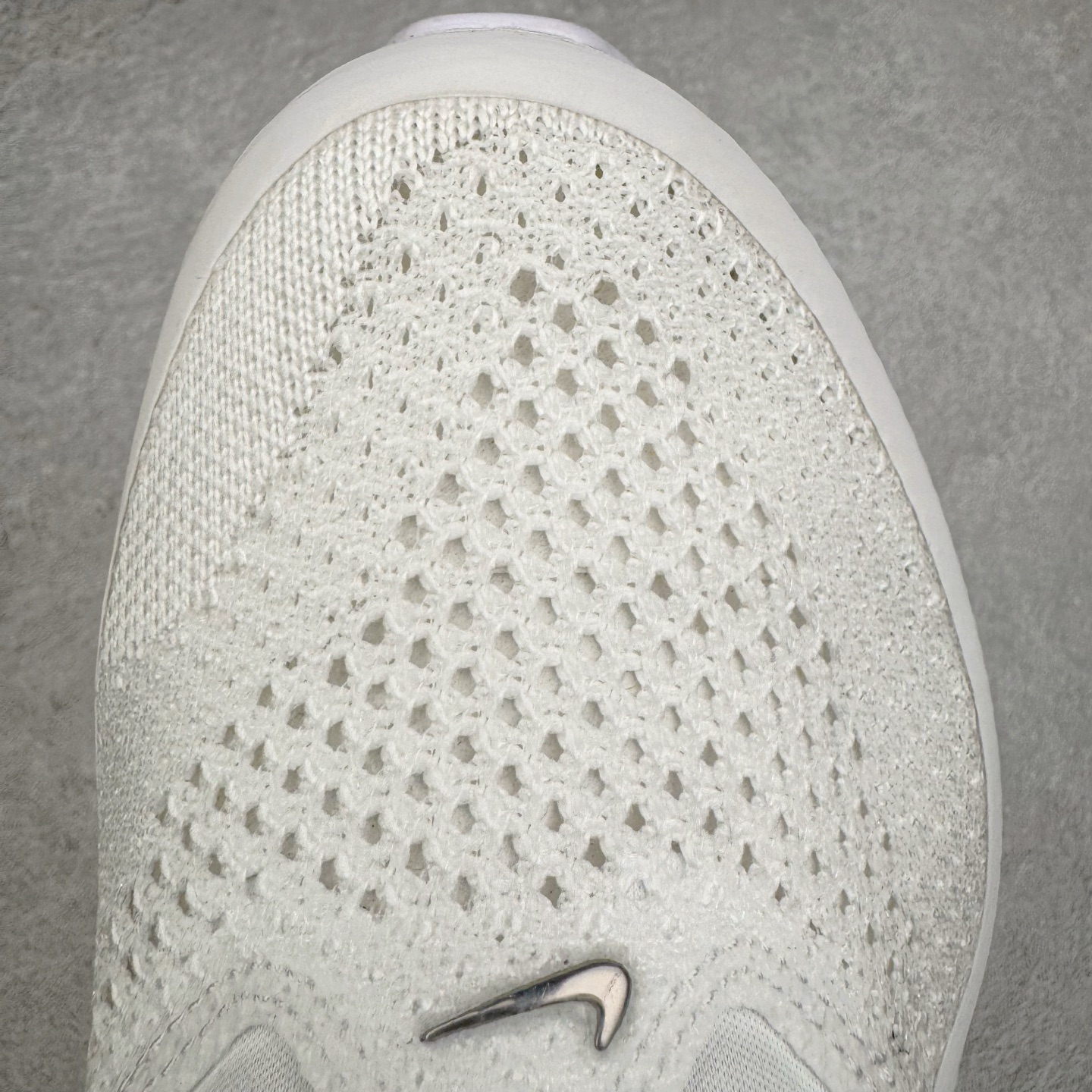 图片[13]-＃纯原 NK Pegasus Premium 飞马全掌气垫跑步运动鞋 HQ2592-102 气垫的究极进化 NIKE 2025S 新王炸 • 在特有Air科技加持下，耐克带来全新Pegasus Premium。这款跑鞋在传承耐克飞马（Pegasus）系列标志性的缓震功能的同时，将首次搭载耐克的塑型可视化Air Zoom气垫单元。• 塑型Air Zoom气垫单元贴合脚部的自然轮廓，帮助跑者在从后跟到脚趾的过渡中能够有效传递力量，带来一种前所未有的轻盈、顺畅回馈体验。中底采用ZoomX泡绵，后跟则使用ReactX泡绵，为跑者提供稳定流畅的推进感。• 塑型可视化Air Zoom气垫单元和精心配置的泡绵组合，让Pegasus Premium成为耐克飞马系列中颇具能量回馈的鞋款。• 全新Pegasus Premium不仅展示了耐克势头强劲的创新周期，证明了其特有的Air科技的强大实力，更体现了耐克倾听和服务运动员的能力。尺码：36 36.5 37.5 38 38.5 39 40 40.5 41 42 42.5 43 44 44.5 45-选品中心