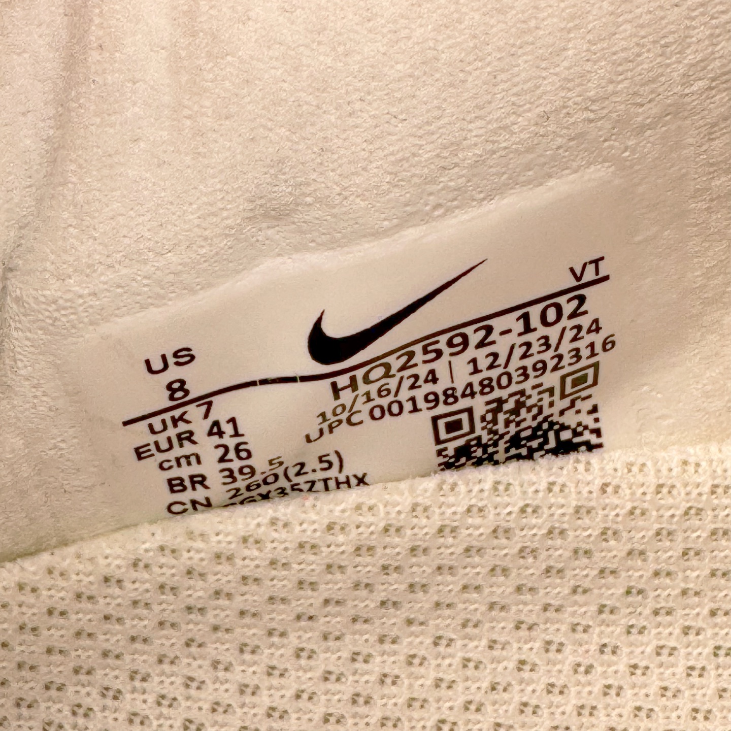 图片[11]-＃纯原 NK Pegasus Premium 飞马全掌气垫跑步运动鞋 HQ2592-102 气垫的究极进化 NIKE 2025S 新王炸 • 在特有Air科技加持下，耐克带来全新Pegasus Premium。这款跑鞋在传承耐克飞马（Pegasus）系列标志性的缓震功能的同时，将首次搭载耐克的塑型可视化Air Zoom气垫单元。• 塑型Air Zoom气垫单元贴合脚部的自然轮廓，帮助跑者在从后跟到脚趾的过渡中能够有效传递力量，带来一种前所未有的轻盈、顺畅回馈体验。中底采用ZoomX泡绵，后跟则使用ReactX泡绵，为跑者提供稳定流畅的推进感。• 塑型可视化Air Zoom气垫单元和精心配置的泡绵组合，让Pegasus Premium成为耐克飞马系列中颇具能量回馈的鞋款。• 全新Pegasus Premium不仅展示了耐克势头强劲的创新周期，证明了其特有的Air科技的强大实力，更体现了耐克倾听和服务运动员的能力。尺码：36 36.5 37.5 38 38.5 39 40 40.5 41 42 42.5 43 44 44.5 45-选品中心