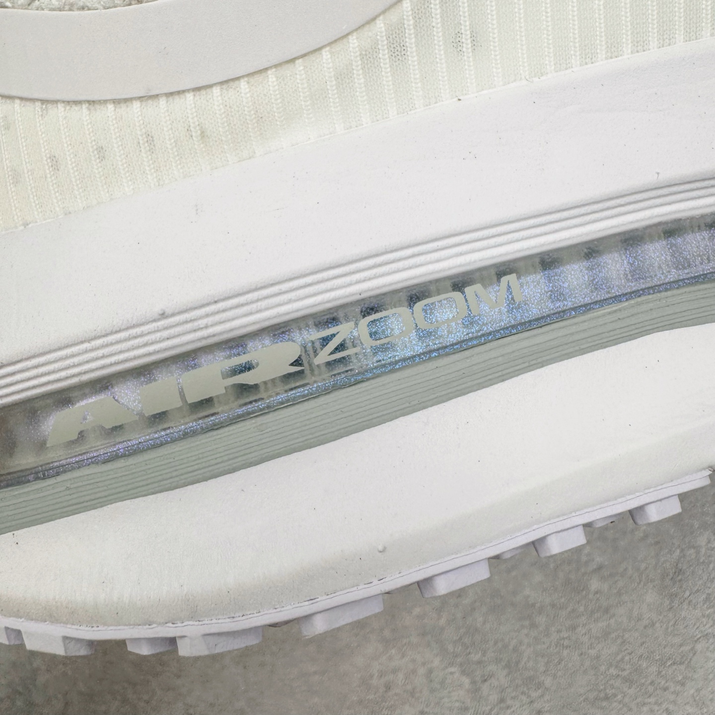 图片[15]-＃纯原 NK Pegasus Premium 飞马全掌气垫跑步运动鞋 HQ2592-102 气垫的究极进化 NIKE 2025S 新王炸 • 在特有Air科技加持下，耐克带来全新Pegasus Premium。这款跑鞋在传承耐克飞马（Pegasus）系列标志性的缓震功能的同时，将首次搭载耐克的塑型可视化Air Zoom气垫单元。• 塑型Air Zoom气垫单元贴合脚部的自然轮廓，帮助跑者在从后跟到脚趾的过渡中能够有效传递力量，带来一种前所未有的轻盈、顺畅回馈体验。中底采用ZoomX泡绵，后跟则使用ReactX泡绵，为跑者提供稳定流畅的推进感。• 塑型可视化Air Zoom气垫单元和精心配置的泡绵组合，让Pegasus Premium成为耐克飞马系列中颇具能量回馈的鞋款。• 全新Pegasus Premium不仅展示了耐克势头强劲的创新周期，证明了其特有的Air科技的强大实力，更体现了耐克倾听和服务运动员的能力。尺码：36 36.5 37.5 38 38.5 39 40 40.5 41 42 42.5 43 44 44.5 45-选品中心