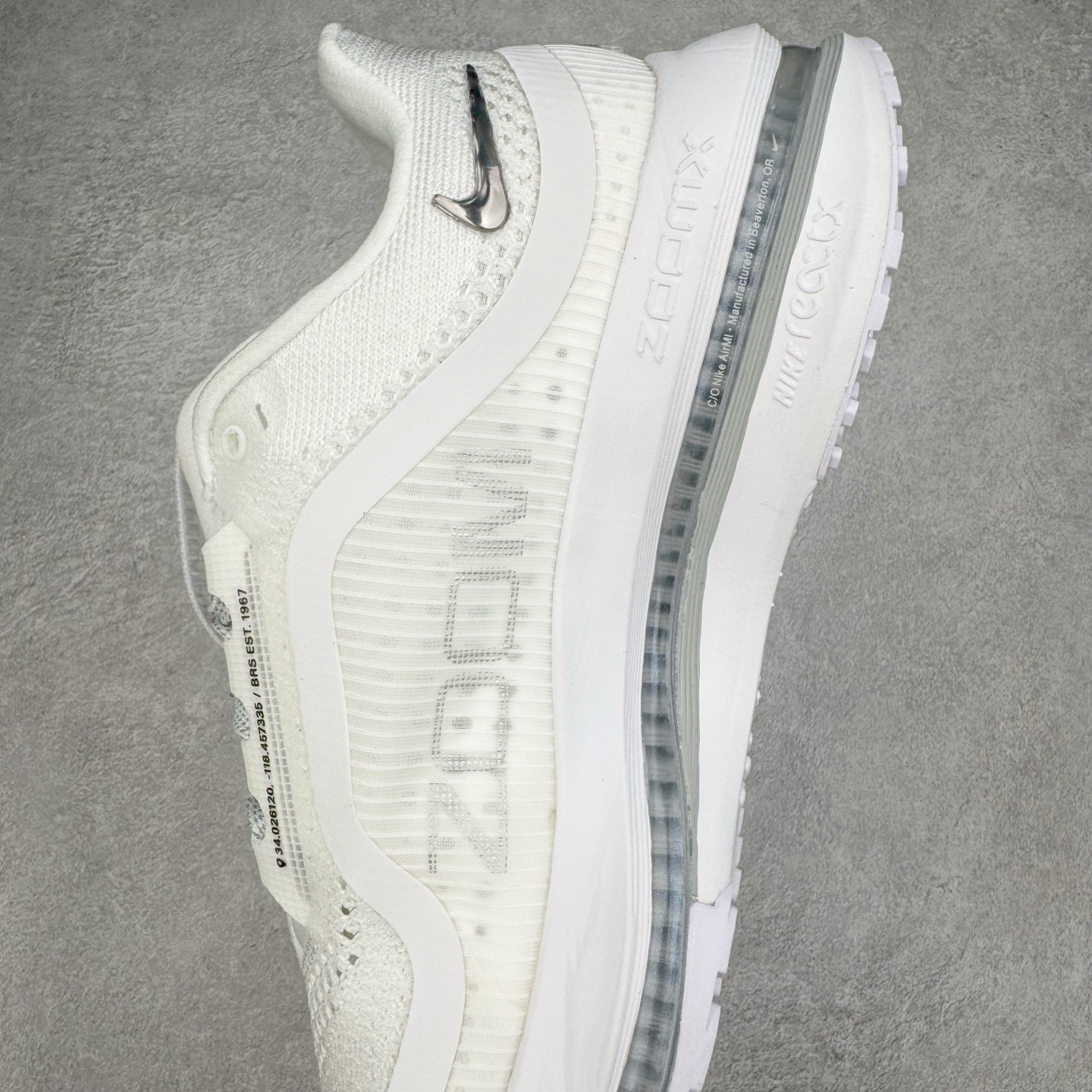 图片[7]-＃纯原 NK Pegasus Premium 飞马全掌气垫跑步运动鞋 HQ2592-102 气垫的究极进化 NIKE 2025S 新王炸 • 在特有Air科技加持下，耐克带来全新Pegasus Premium。这款跑鞋在传承耐克飞马（Pegasus）系列标志性的缓震功能的同时，将首次搭载耐克的塑型可视化Air Zoom气垫单元。• 塑型Air Zoom气垫单元贴合脚部的自然轮廓，帮助跑者在从后跟到脚趾的过渡中能够有效传递力量，带来一种前所未有的轻盈、顺畅回馈体验。中底采用ZoomX泡绵，后跟则使用ReactX泡绵，为跑者提供稳定流畅的推进感。• 塑型可视化Air Zoom气垫单元和精心配置的泡绵组合，让Pegasus Premium成为耐克飞马系列中颇具能量回馈的鞋款。• 全新Pegasus Premium不仅展示了耐克势头强劲的创新周期，证明了其特有的Air科技的强大实力，更体现了耐克倾听和服务运动员的能力。尺码：36 36.5 37.5 38 38.5 39 40 40.5 41 42 42.5 43 44 44.5 45-选品中心