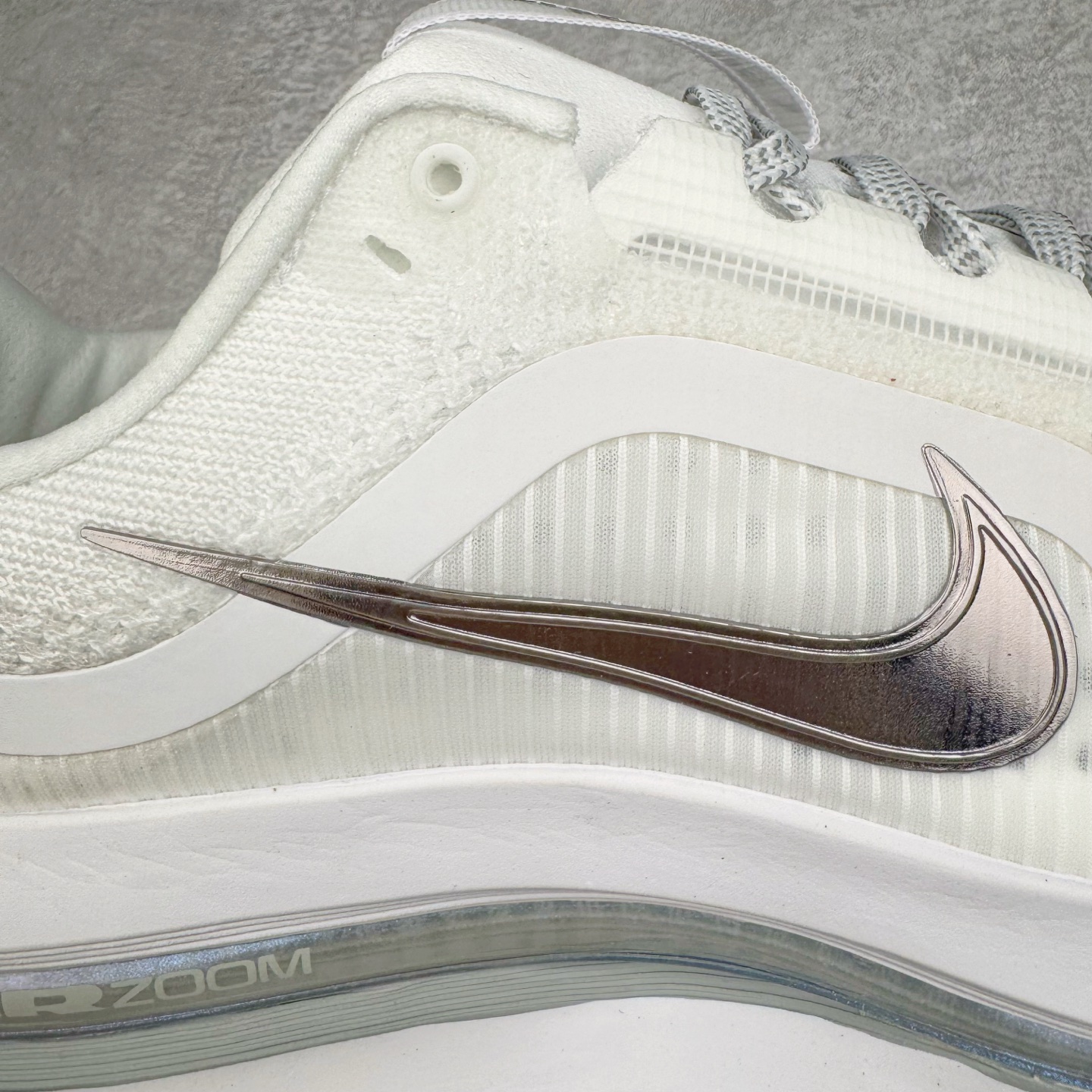 图片[14]-＃纯原 NK Pegasus Premium 飞马全掌气垫跑步运动鞋 HQ2592-102 气垫的究极进化 NIKE 2025S 新王炸 • 在特有Air科技加持下，耐克带来全新Pegasus Premium。这款跑鞋在传承耐克飞马（Pegasus）系列标志性的缓震功能的同时，将首次搭载耐克的塑型可视化Air Zoom气垫单元。• 塑型Air Zoom气垫单元贴合脚部的自然轮廓，帮助跑者在从后跟到脚趾的过渡中能够有效传递力量，带来一种前所未有的轻盈、顺畅回馈体验。中底采用ZoomX泡绵，后跟则使用ReactX泡绵，为跑者提供稳定流畅的推进感。• 塑型可视化Air Zoom气垫单元和精心配置的泡绵组合，让Pegasus Premium成为耐克飞马系列中颇具能量回馈的鞋款。• 全新Pegasus Premium不仅展示了耐克势头强劲的创新周期，证明了其特有的Air科技的强大实力，更体现了耐克倾听和服务运动员的能力。尺码：36 36.5 37.5 38 38.5 39 40 40.5 41 42 42.5 43 44 44.5 45-选品中心