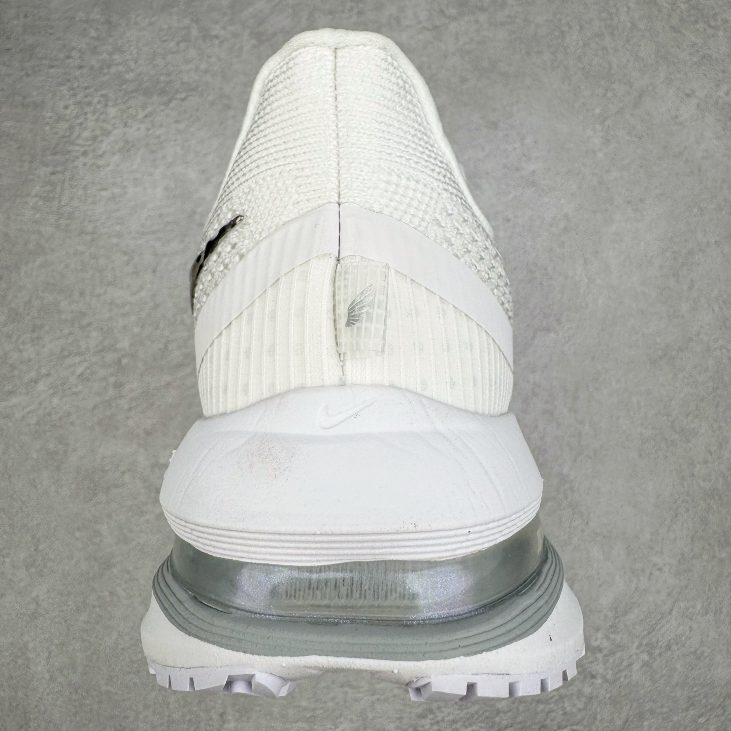 图片[8]-＃纯原 NK Pegasus Premium 飞马全掌气垫跑步运动鞋 HQ2592-102 气垫的究极进化 NIKE 2025S 新王炸 • 在特有Air科技加持下，耐克带来全新Pegasus Premium。这款跑鞋在传承耐克飞马（Pegasus）系列标志性的缓震功能的同时，将首次搭载耐克的塑型可视化Air Zoom气垫单元。• 塑型Air Zoom气垫单元贴合脚部的自然轮廓，帮助跑者在从后跟到脚趾的过渡中能够有效传递力量，带来一种前所未有的轻盈、顺畅回馈体验。中底采用ZoomX泡绵，后跟则使用ReactX泡绵，为跑者提供稳定流畅的推进感。• 塑型可视化Air Zoom气垫单元和精心配置的泡绵组合，让Pegasus Premium成为耐克飞马系列中颇具能量回馈的鞋款。• 全新Pegasus Premium不仅展示了耐克势头强劲的创新周期，证明了其特有的Air科技的强大实力，更体现了耐克倾听和服务运动员的能力。尺码：36 36.5 37.5 38 38.5 39 40 40.5 41 42 42.5 43 44 44.5 45-选品中心