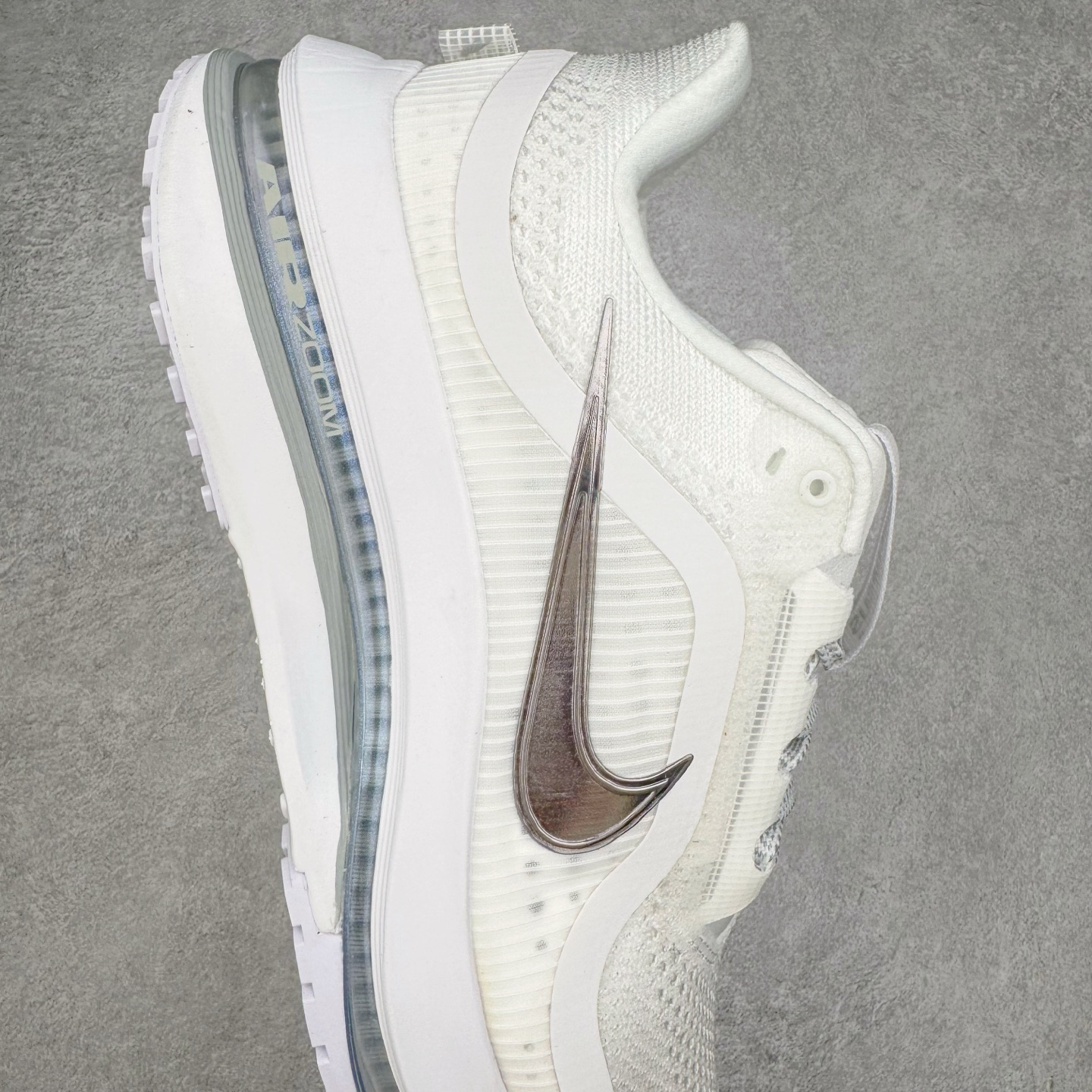 图片[6]-＃纯原 NK Pegasus Premium 飞马全掌气垫跑步运动鞋 HQ2592-102 气垫的究极进化 NIKE 2025S 新王炸 • 在特有Air科技加持下，耐克带来全新Pegasus Premium。这款跑鞋在传承耐克飞马（Pegasus）系列标志性的缓震功能的同时，将首次搭载耐克的塑型可视化Air Zoom气垫单元。• 塑型Air Zoom气垫单元贴合脚部的自然轮廓，帮助跑者在从后跟到脚趾的过渡中能够有效传递力量，带来一种前所未有的轻盈、顺畅回馈体验。中底采用ZoomX泡绵，后跟则使用ReactX泡绵，为跑者提供稳定流畅的推进感。• 塑型可视化Air Zoom气垫单元和精心配置的泡绵组合，让Pegasus Premium成为耐克飞马系列中颇具能量回馈的鞋款。• 全新Pegasus Premium不仅展示了耐克势头强劲的创新周期，证明了其特有的Air科技的强大实力，更体现了耐克倾听和服务运动员的能力。尺码：36 36.5 37.5 38 38.5 39 40 40.5 41 42 42.5 43 44 44.5 45-选品中心