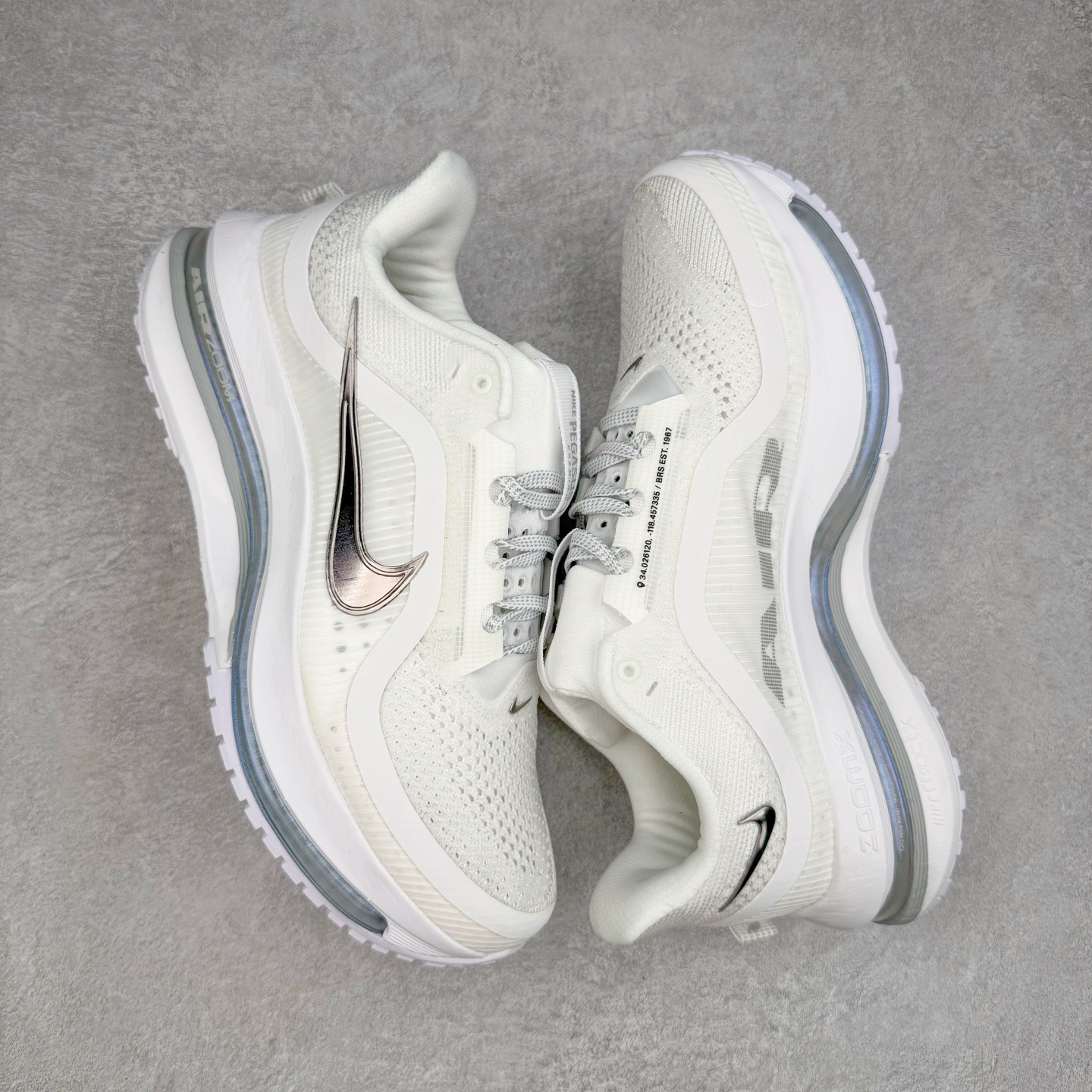 图片[3]-＃纯原 NK Pegasus Premium 飞马全掌气垫跑步运动鞋 HQ2592-102 气垫的究极进化 NIKE 2025S 新王炸 • 在特有Air科技加持下，耐克带来全新Pegasus Premium。这款跑鞋在传承耐克飞马（Pegasus）系列标志性的缓震功能的同时，将首次搭载耐克的塑型可视化Air Zoom气垫单元。• 塑型Air Zoom气垫单元贴合脚部的自然轮廓，帮助跑者在从后跟到脚趾的过渡中能够有效传递力量，带来一种前所未有的轻盈、顺畅回馈体验。中底采用ZoomX泡绵，后跟则使用ReactX泡绵，为跑者提供稳定流畅的推进感。• 塑型可视化Air Zoom气垫单元和精心配置的泡绵组合，让Pegasus Premium成为耐克飞马系列中颇具能量回馈的鞋款。• 全新Pegasus Premium不仅展示了耐克势头强劲的创新周期，证明了其特有的Air科技的强大实力，更体现了耐克倾听和服务运动员的能力。尺码：36 36.5 37.5 38 38.5 39 40 40.5 41 42 42.5 43 44 44.5 45-选品中心