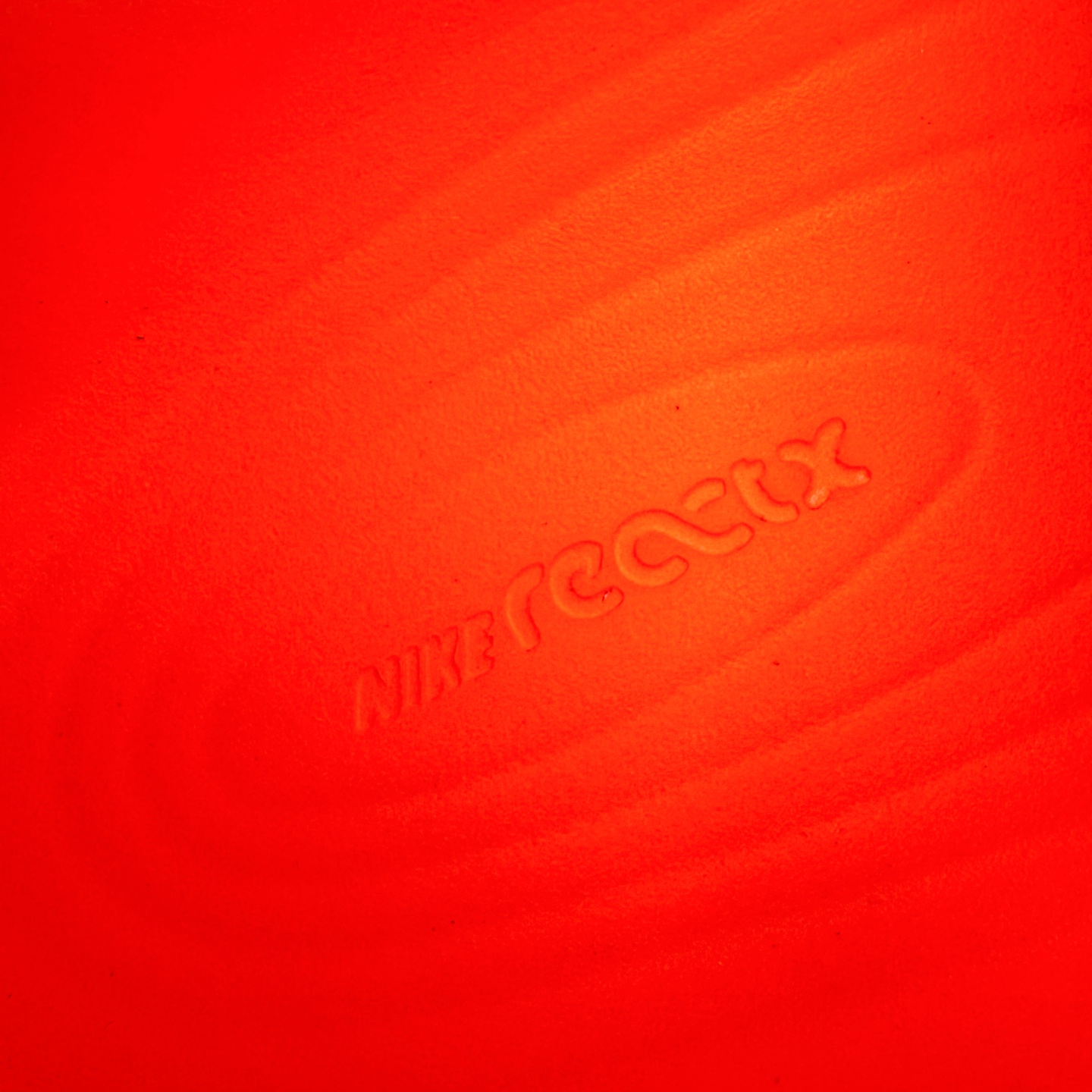 图片[13]-＃Lw纯原 NK ReactX Rejuven8 简约舒适百搭洞洞鞋 HV5060-800 重金购入原鞋及原档案磨具生产指令开发 唯一正确组合大底 组合侧面Logo 鞋头不过分上翘 后跟Logo 凹凸明显 轮廓分明 LOGO内侧钢印清晰工整 原厂磨具全鞋无多余毛边 同源公司EVA粒子环保塑料 原厂指令配方 无任何异味 弹性卡色均保持原鞋一致 匠心打造 鞋口弧度大小 鞋面色泽质感同步原鞋 LOGO内侧钢印清晰工整 从名字就能看出，这款鞋搭载了React X缓震科技，保证了舒适的脚感和轻盈的穿着体验。设计上，这双鞋采用了近几年非常流行的洞洞鞋风格，但特别之处在于加入了波浪纹路细节，让整个鞋型看起来更有立体感，视觉上也增添了几分现代感。尺码：36 36.5 37.5 38 38.5 39 40 40.5 41 42 42.5 43 44 44.5 45 46.5 47.5 48.5-选品中心