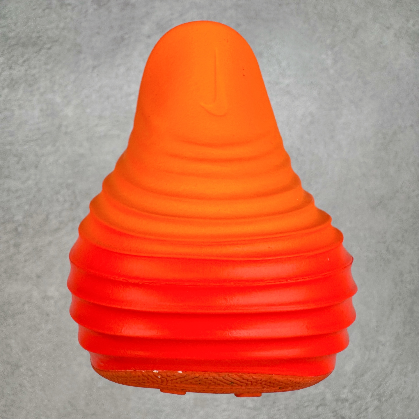 图片[8]-＃Lw纯原 NK ReactX Rejuven8 简约舒适百搭洞洞鞋 HV5060-800 重金购入原鞋及原档案磨具生产指令开发 唯一正确组合大底 组合侧面Logo 鞋头不过分上翘 后跟Logo 凹凸明显 轮廓分明 LOGO内侧钢印清晰工整 原厂磨具全鞋无多余毛边 同源公司EVA粒子环保塑料 原厂指令配方 无任何异味 弹性卡色均保持原鞋一致 匠心打造 鞋口弧度大小 鞋面色泽质感同步原鞋 LOGO内侧钢印清晰工整 从名字就能看出，这款鞋搭载了React X缓震科技，保证了舒适的脚感和轻盈的穿着体验。设计上，这双鞋采用了近几年非常流行的洞洞鞋风格，但特别之处在于加入了波浪纹路细节，让整个鞋型看起来更有立体感，视觉上也增添了几分现代感。尺码：36 36.5 37.5 38 38.5 39 40 40.5 41 42 42.5 43 44 44.5 45 46.5 47.5 48.5-选品中心